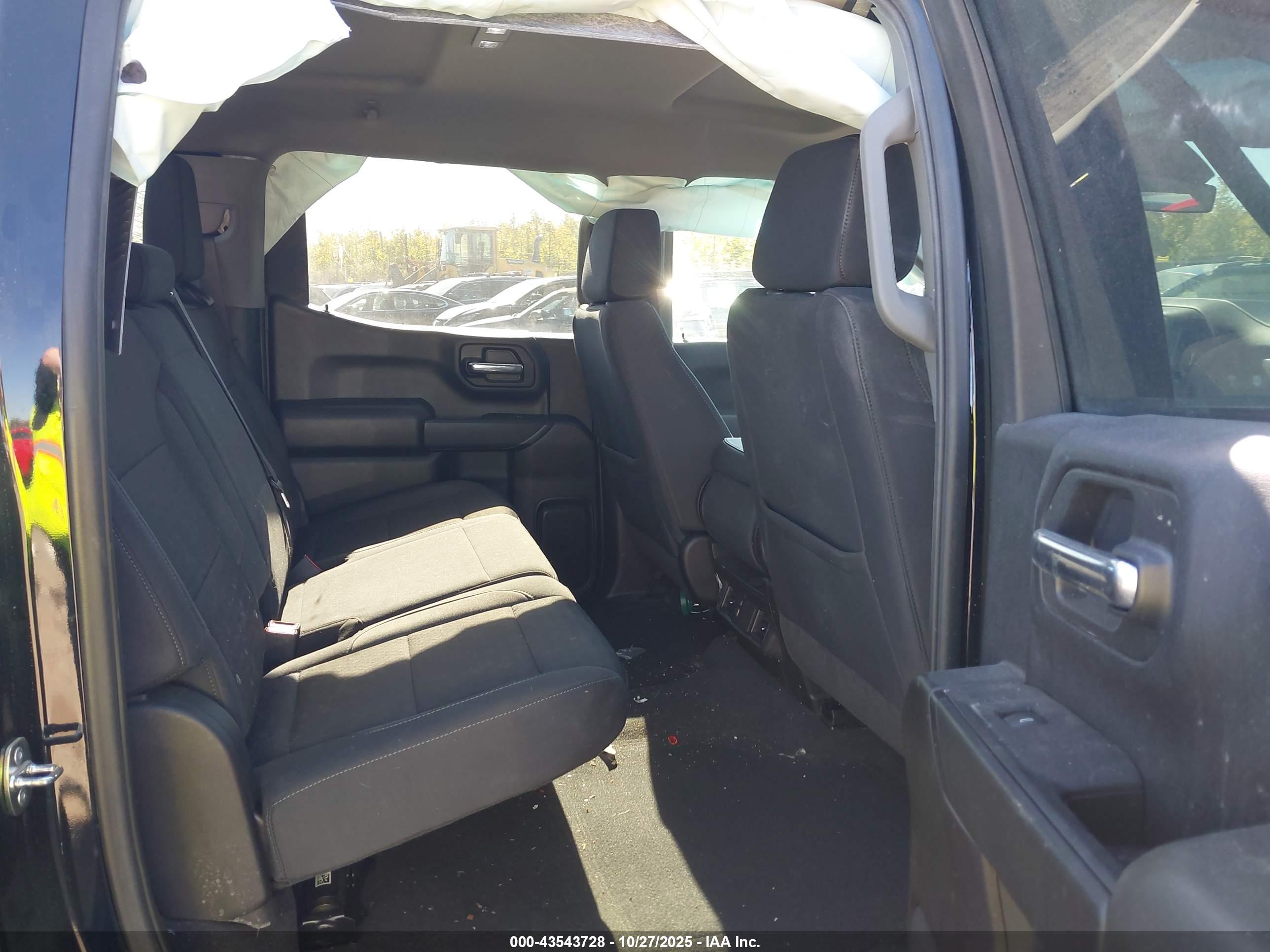 CHEVROLET SILVERADO image 8