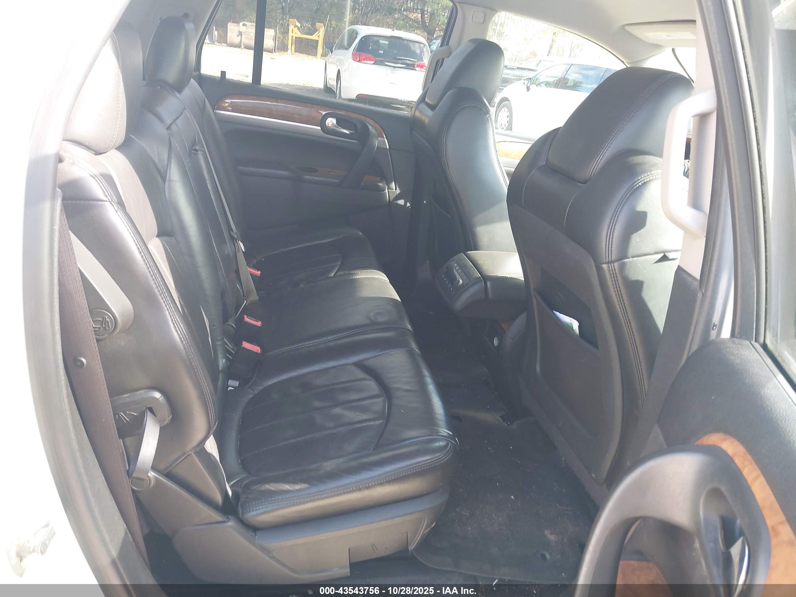 BUICK ENCLAVE image 8