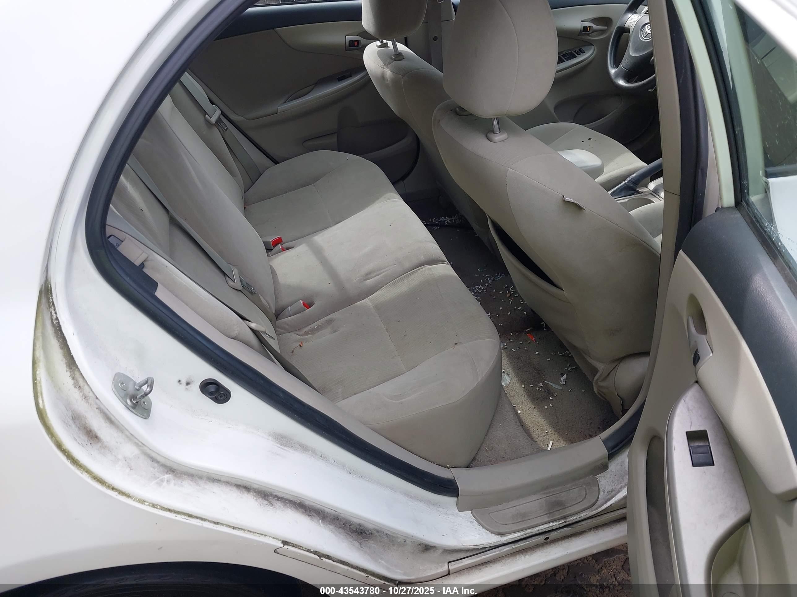 TOYOTA COROLLA image 8