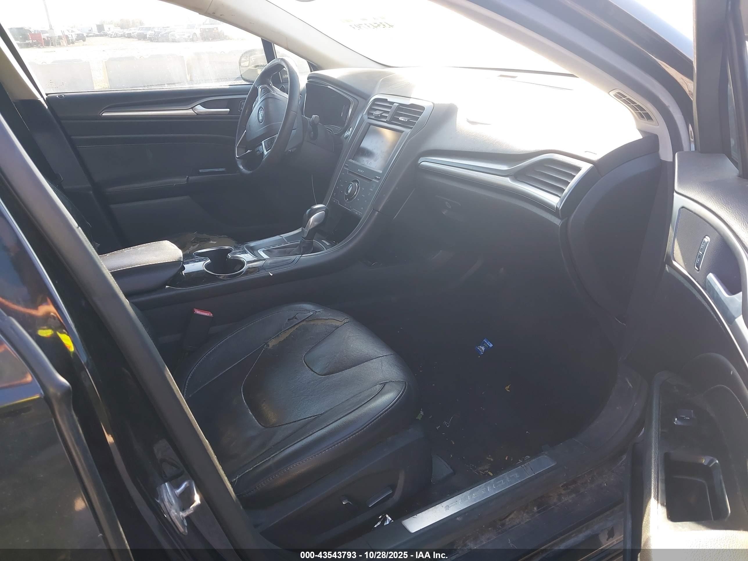 FORD FUSION image 5