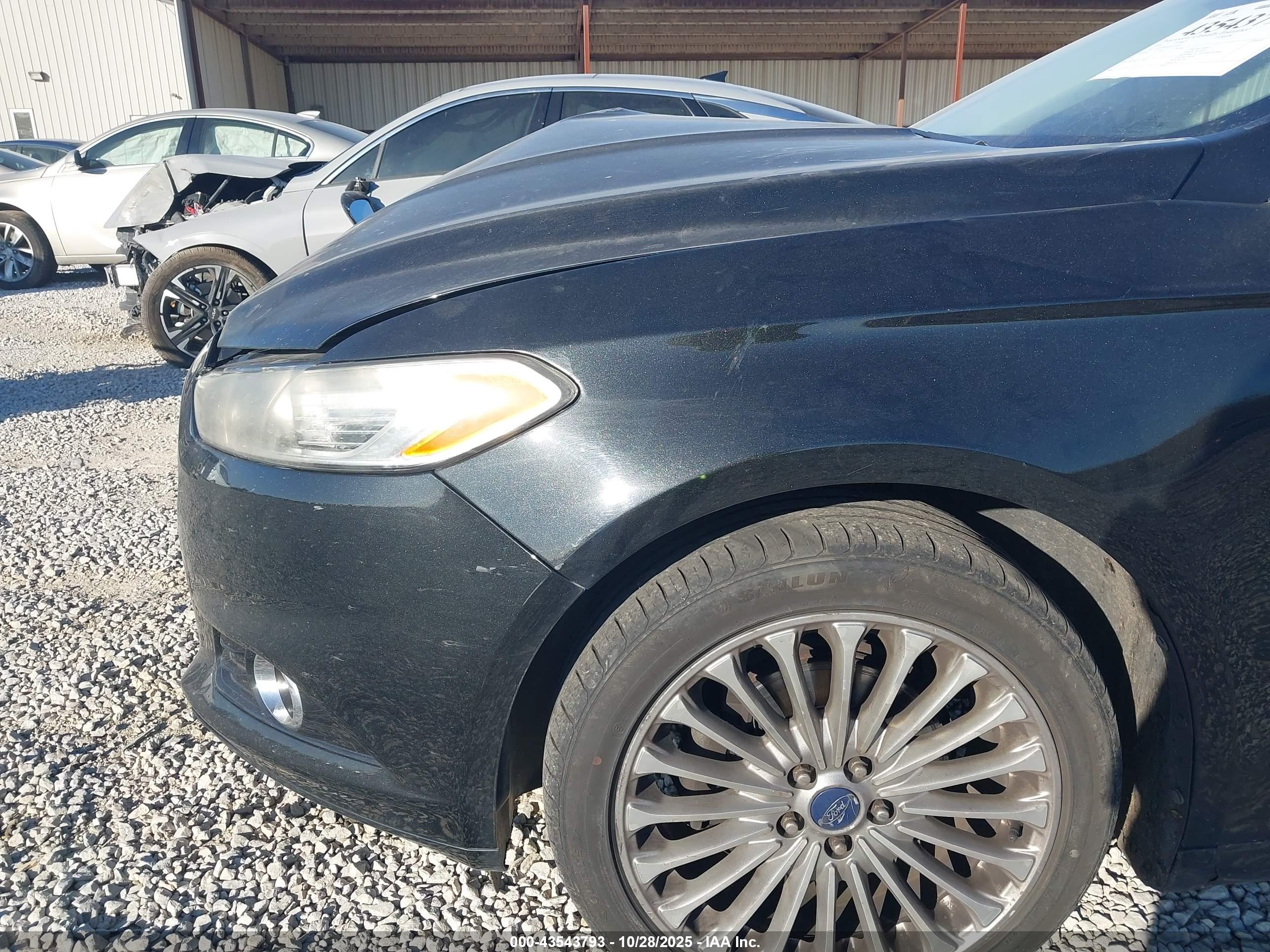FORD FUSION image 6