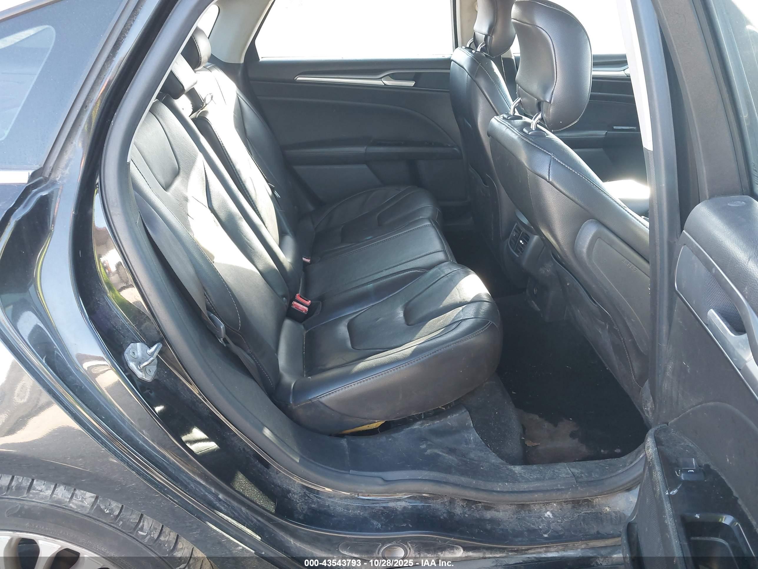 FORD FUSION image 8