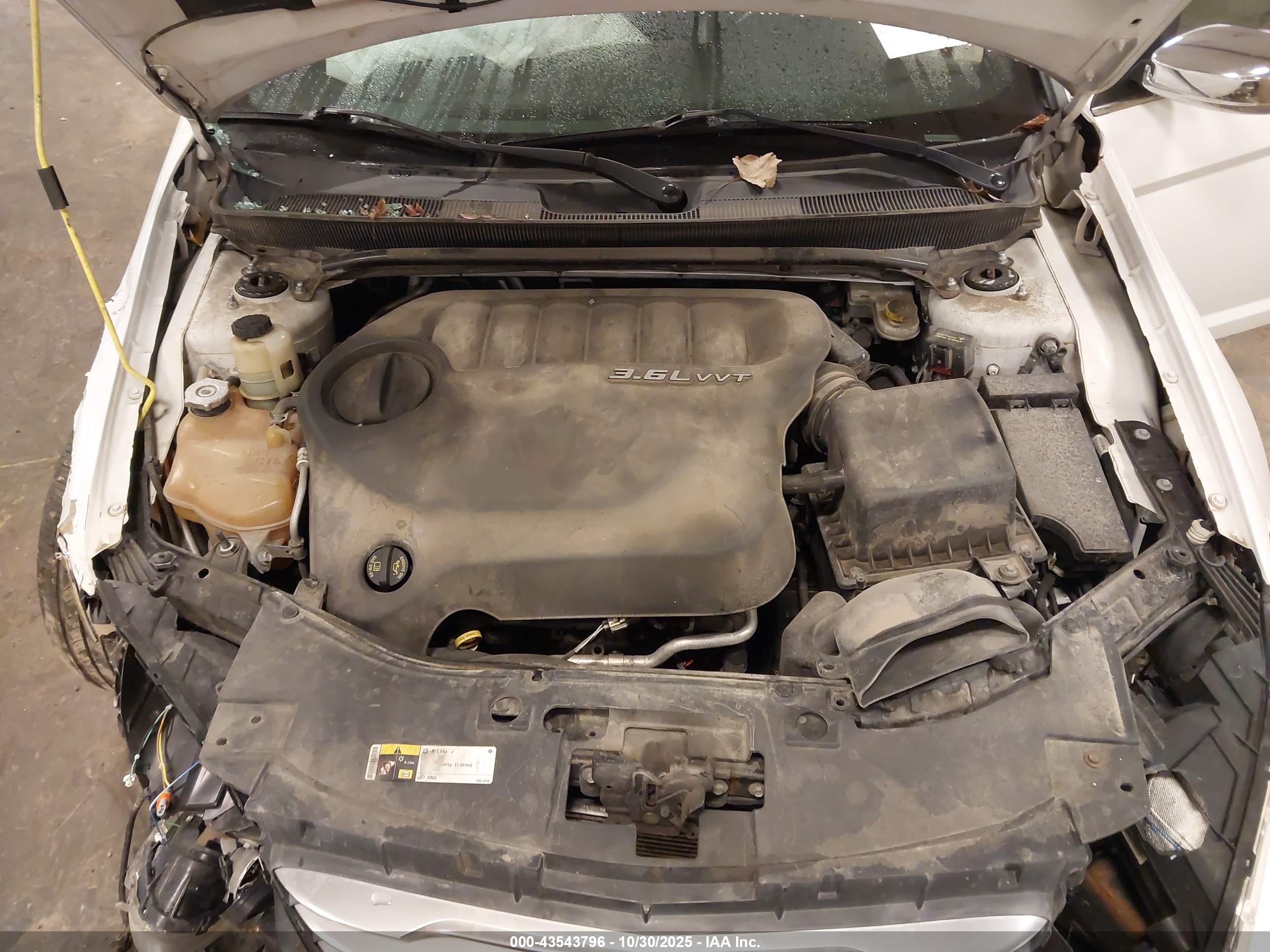 CHRYSLER 200 image 10