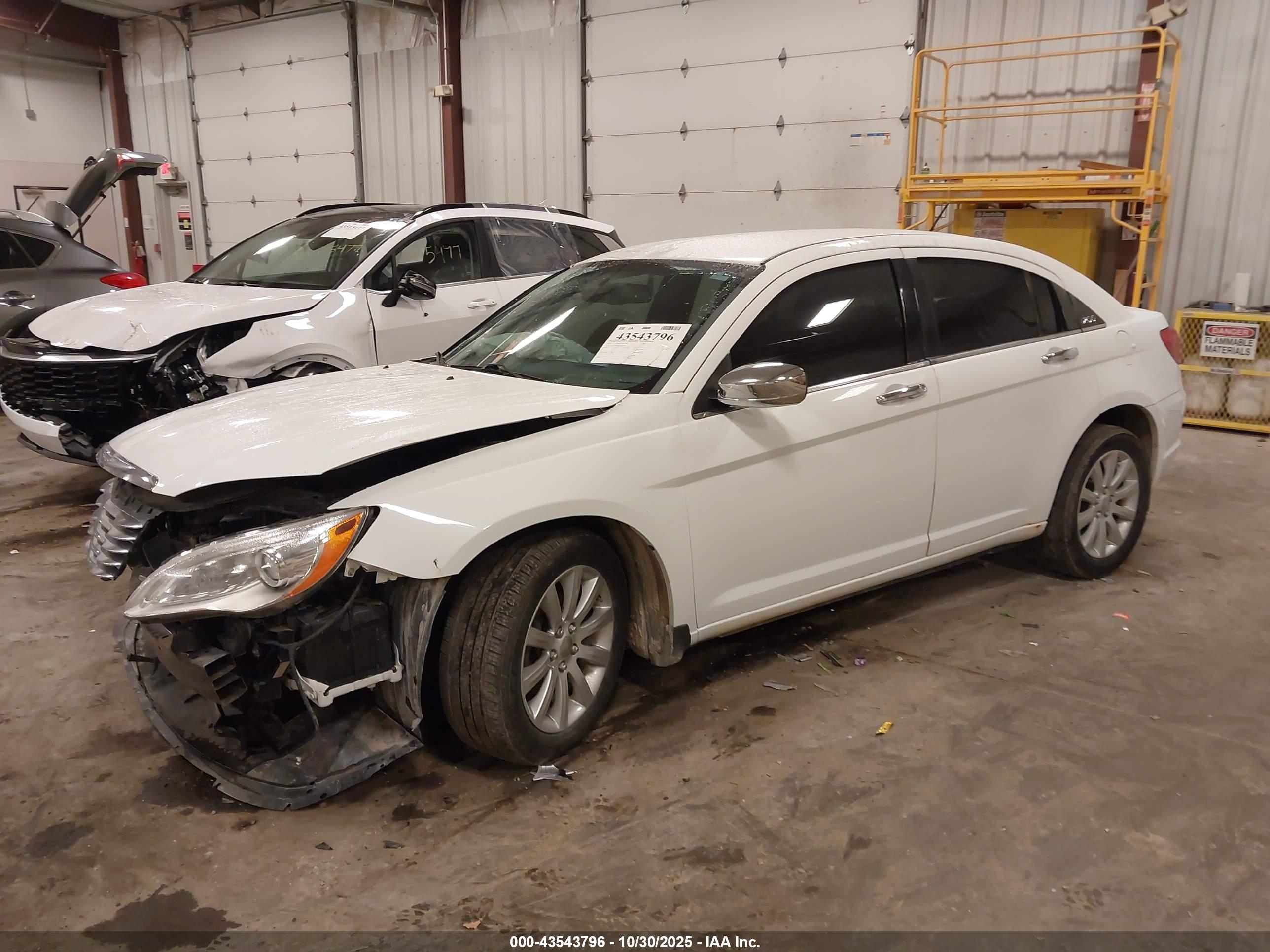 CHRYSLER 200 image 2
