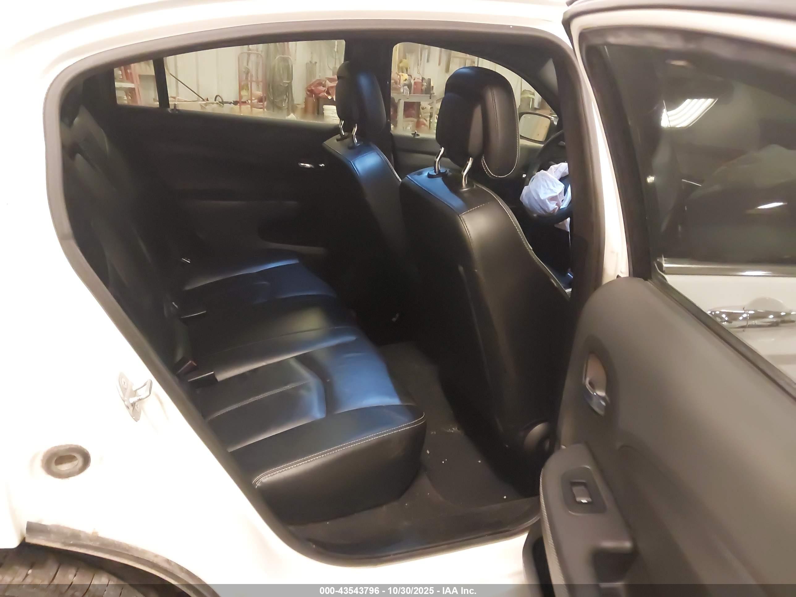 CHRYSLER 200 image 8