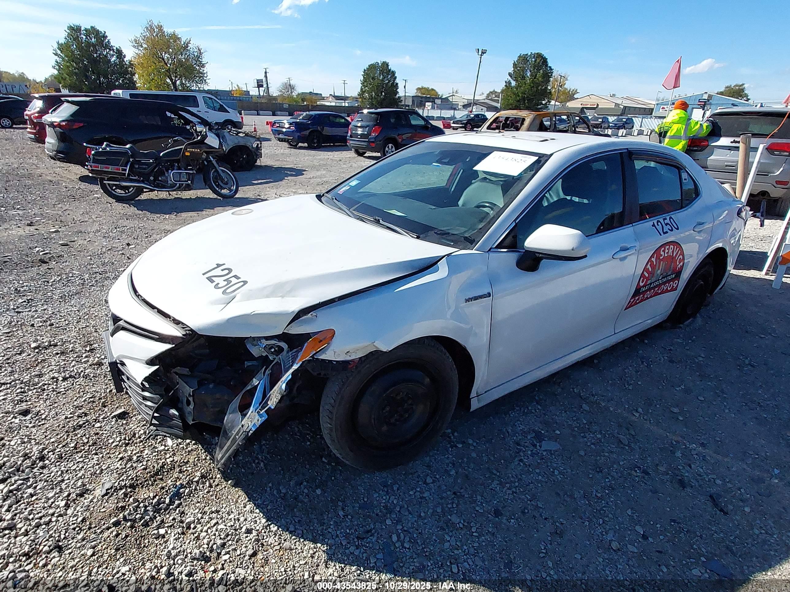 TOYOTA CAMRY image 2