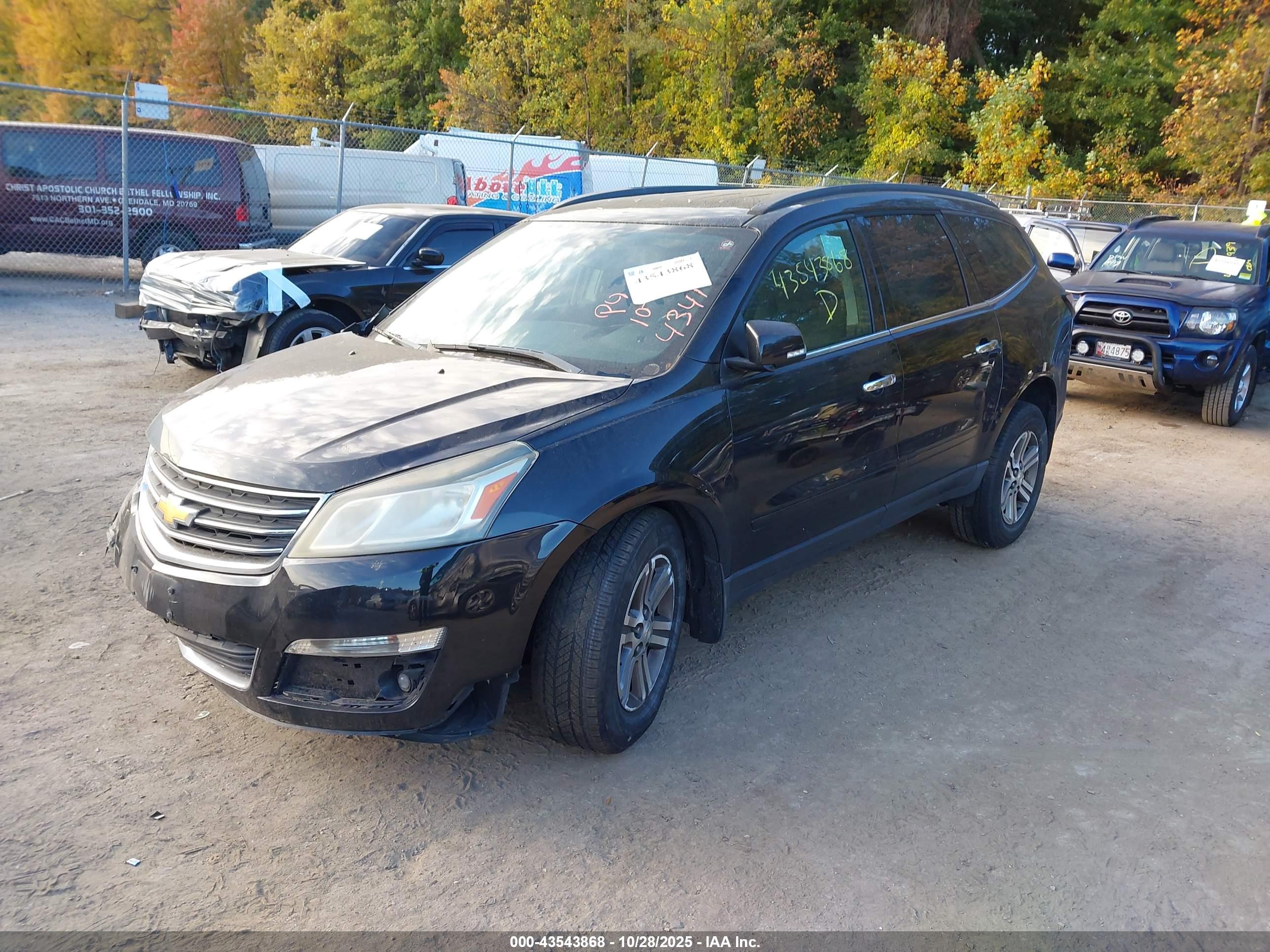 CHEVROLET TRAVERSE image 2