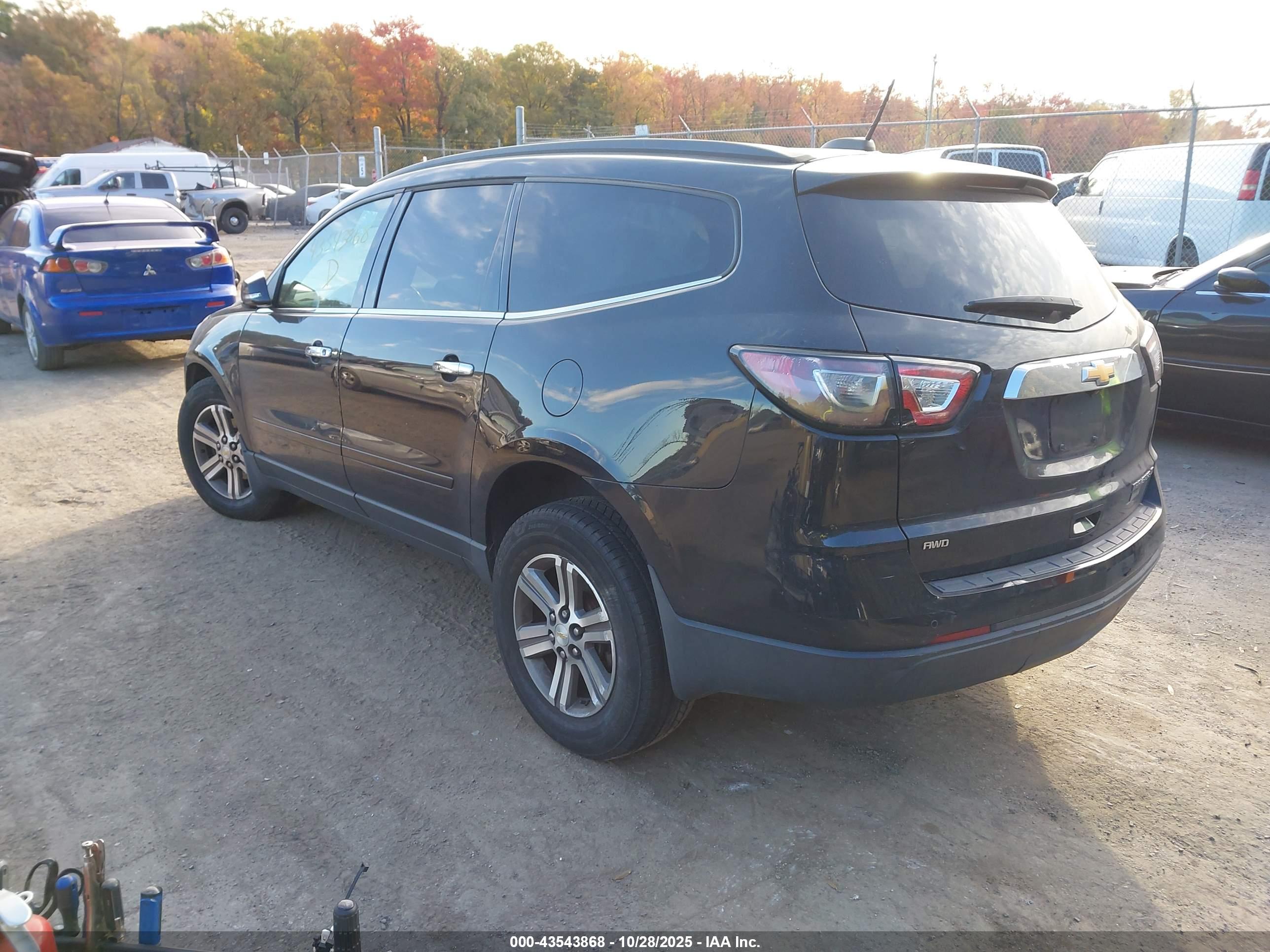 CHEVROLET TRAVERSE image 3