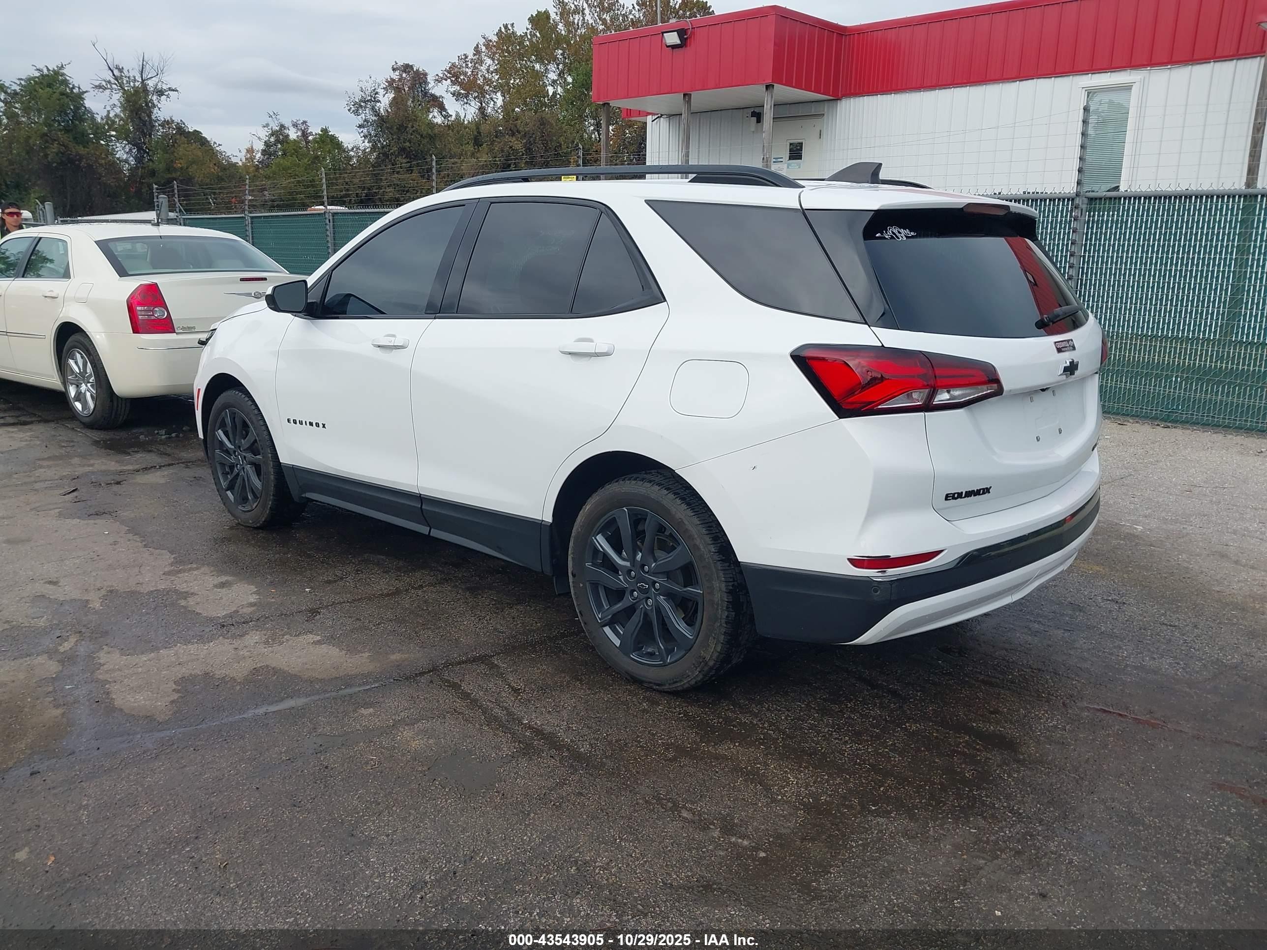 CHEVROLET EQUINOX image 3
