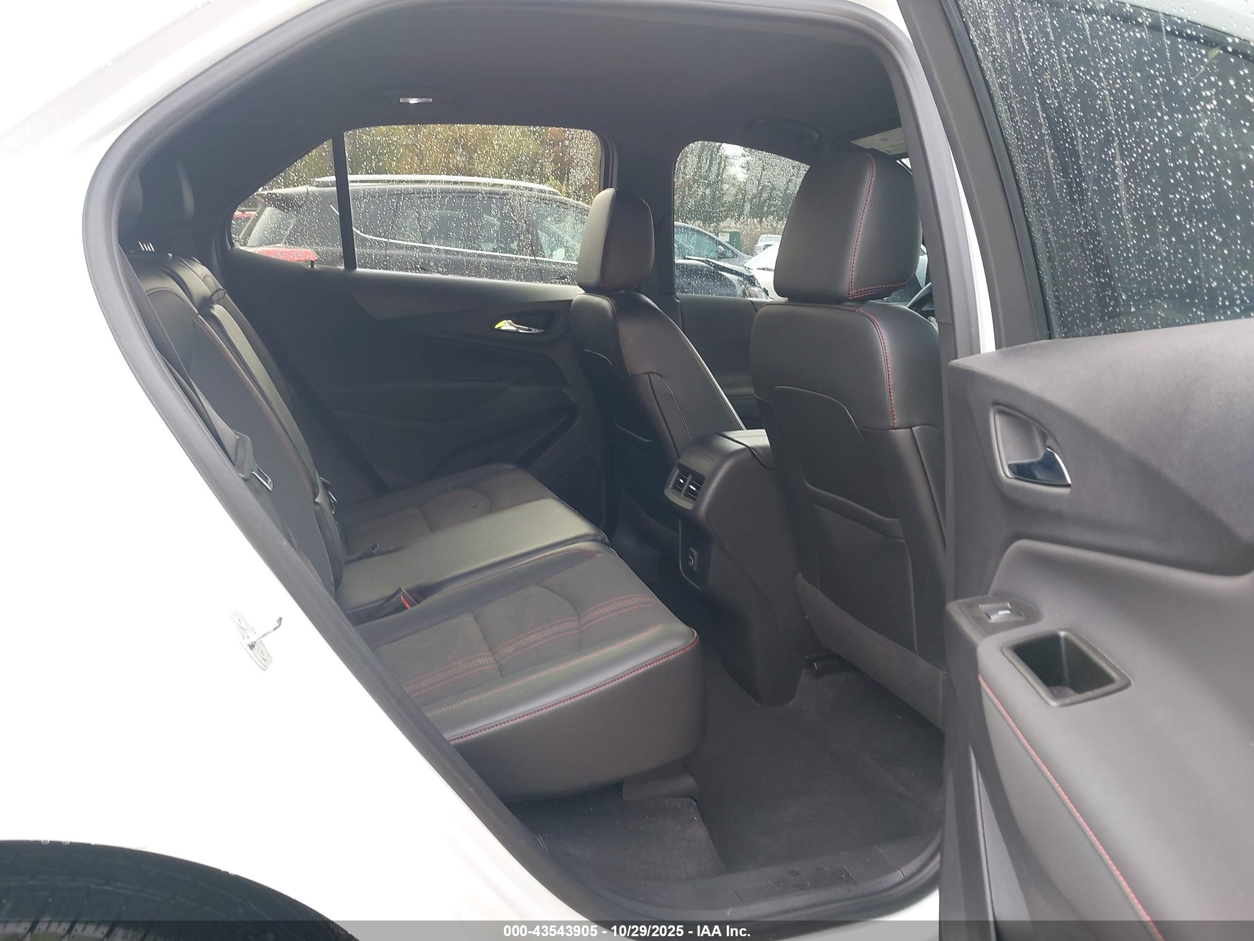 CHEVROLET EQUINOX image 8