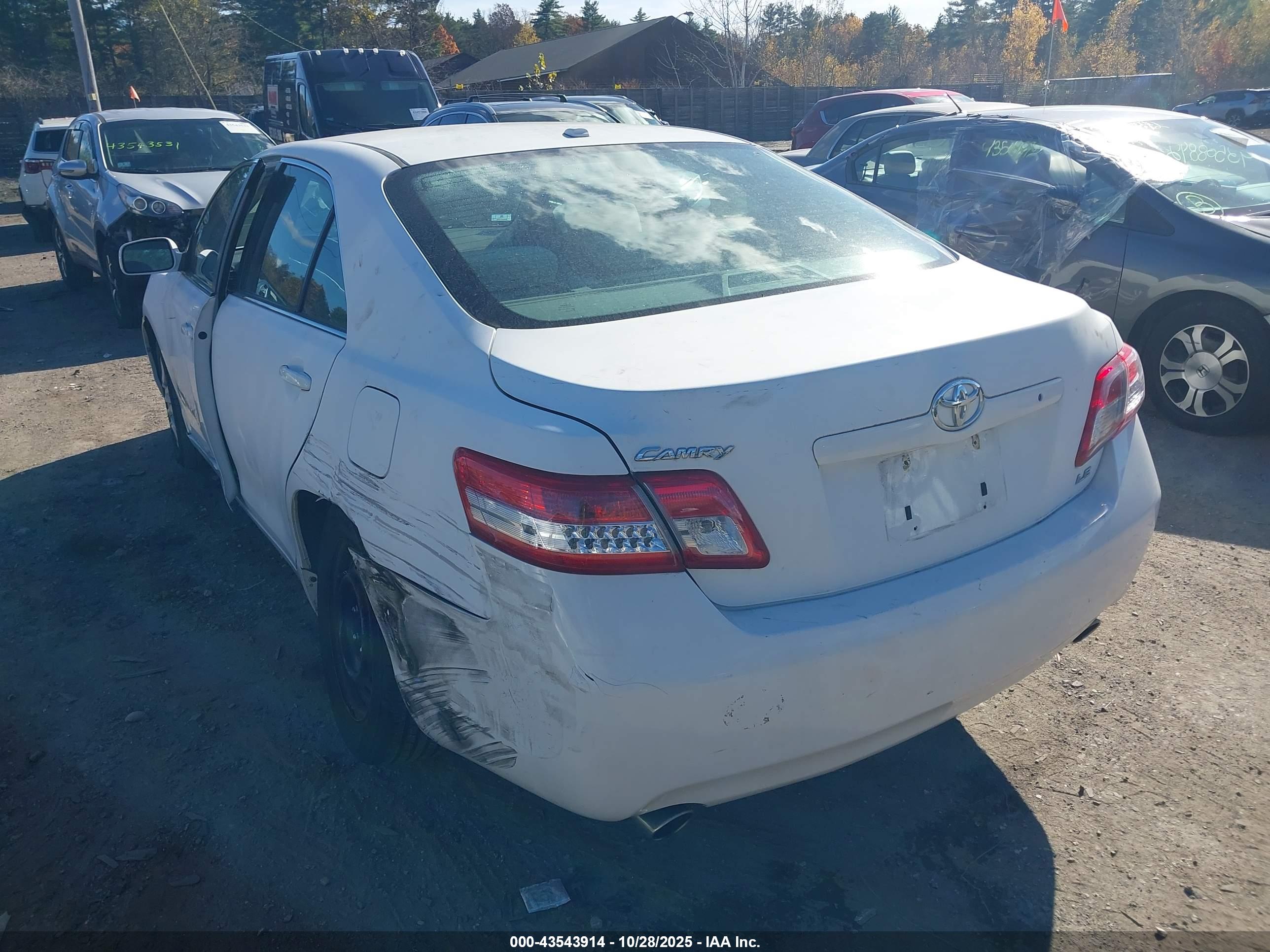 TOYOTA CAMRY image 3