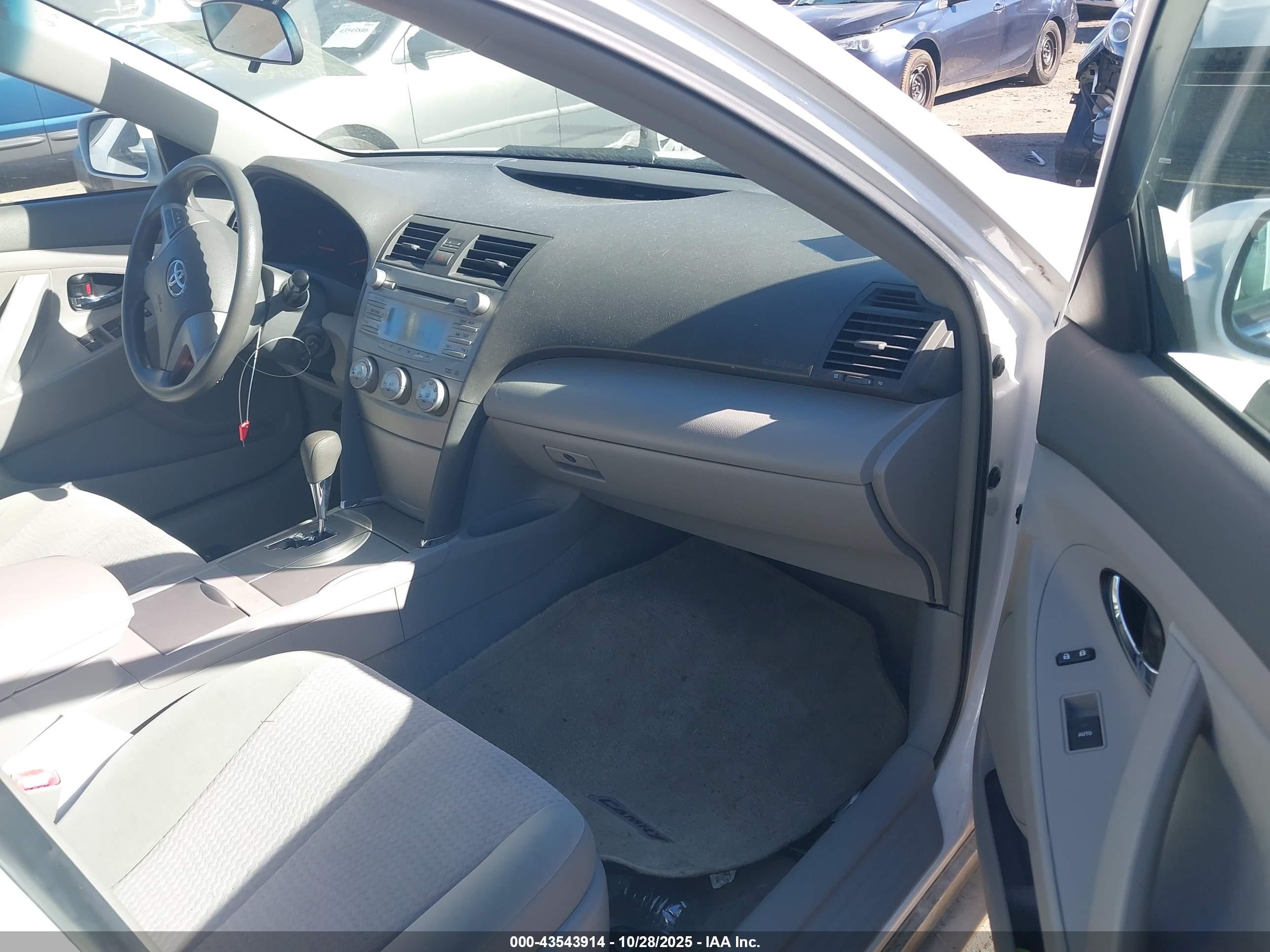 TOYOTA CAMRY image 5