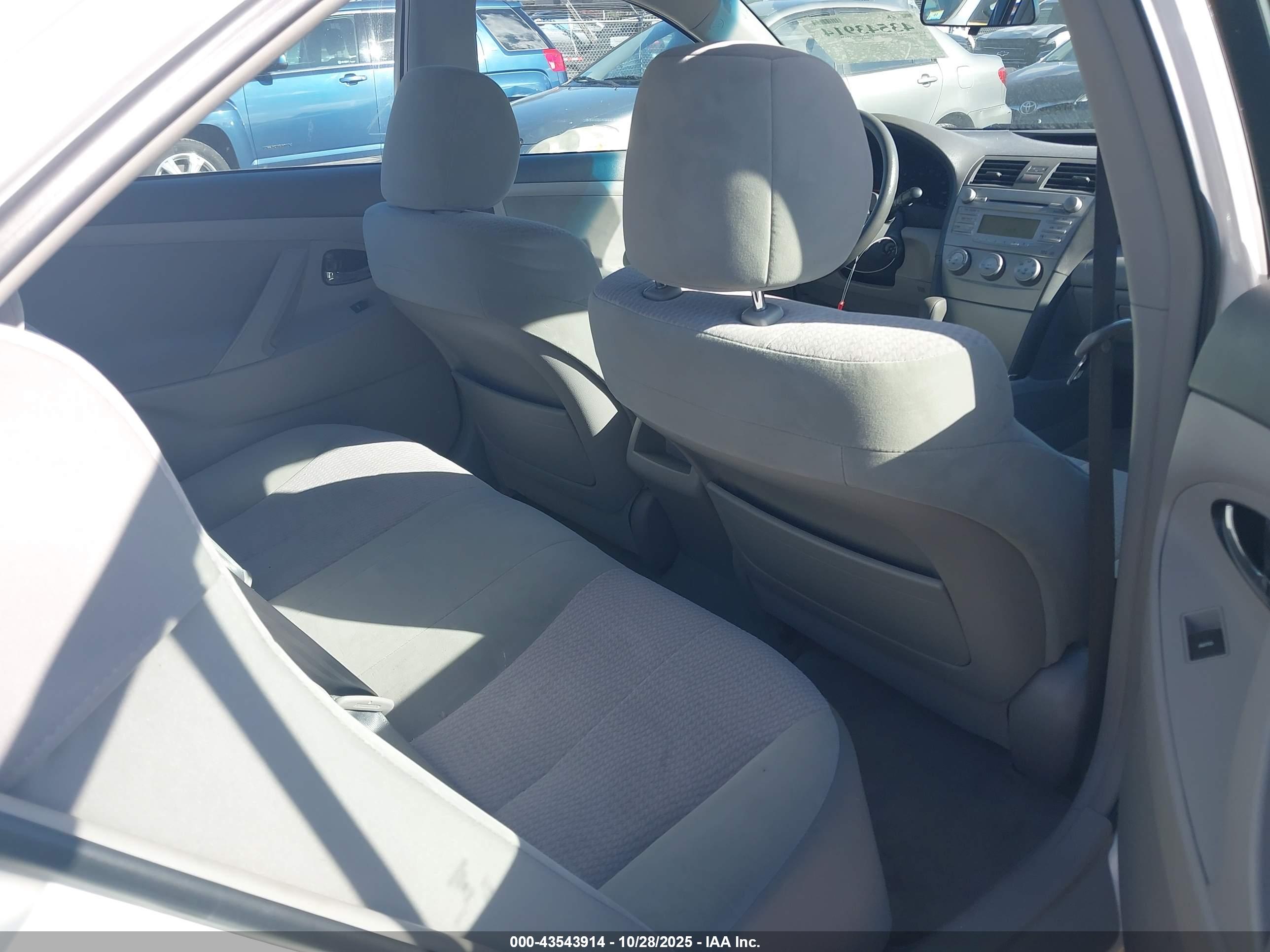 TOYOTA CAMRY image 8