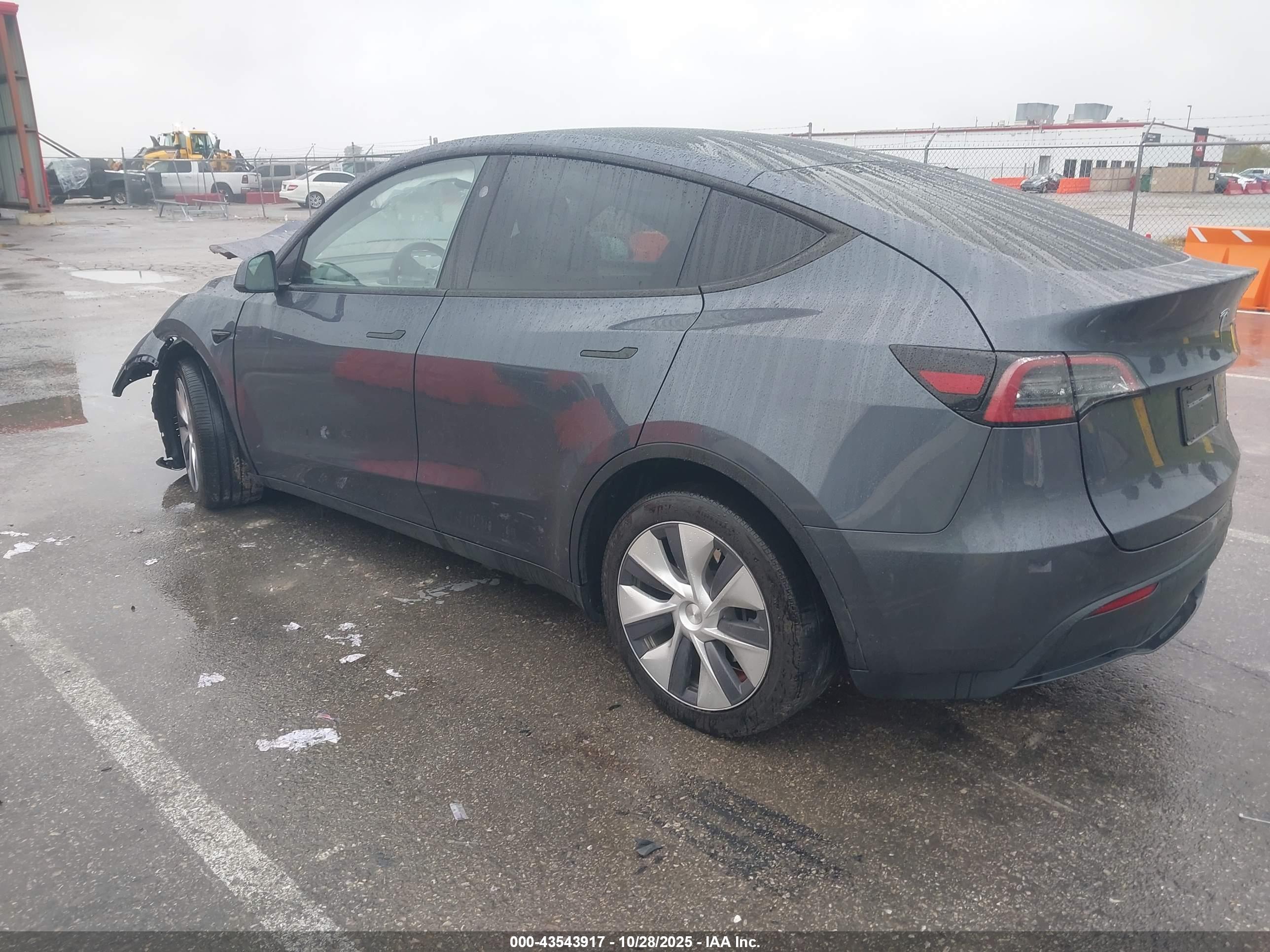 TESLA MODEL image 3