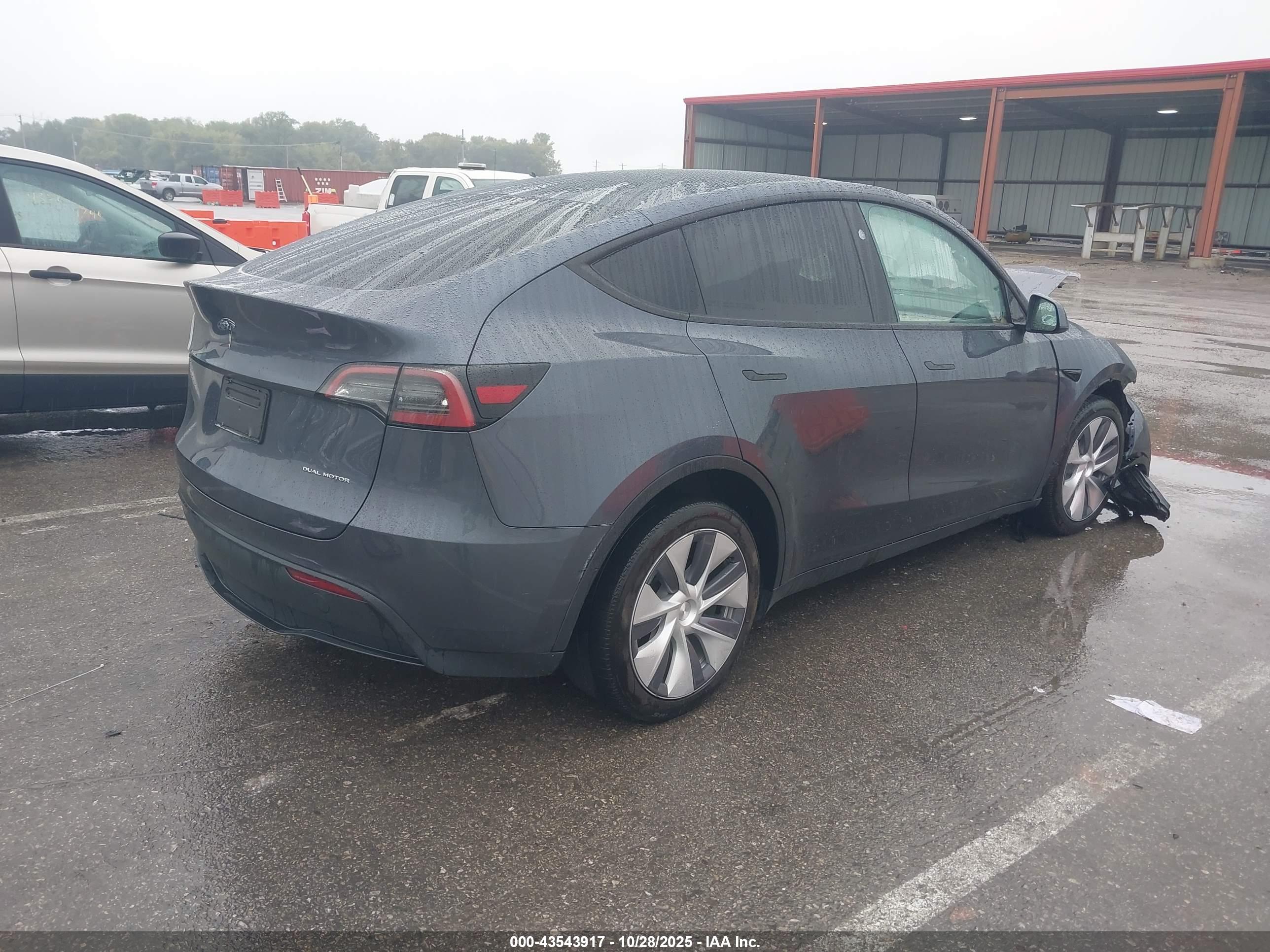 TESLA MODEL image 4