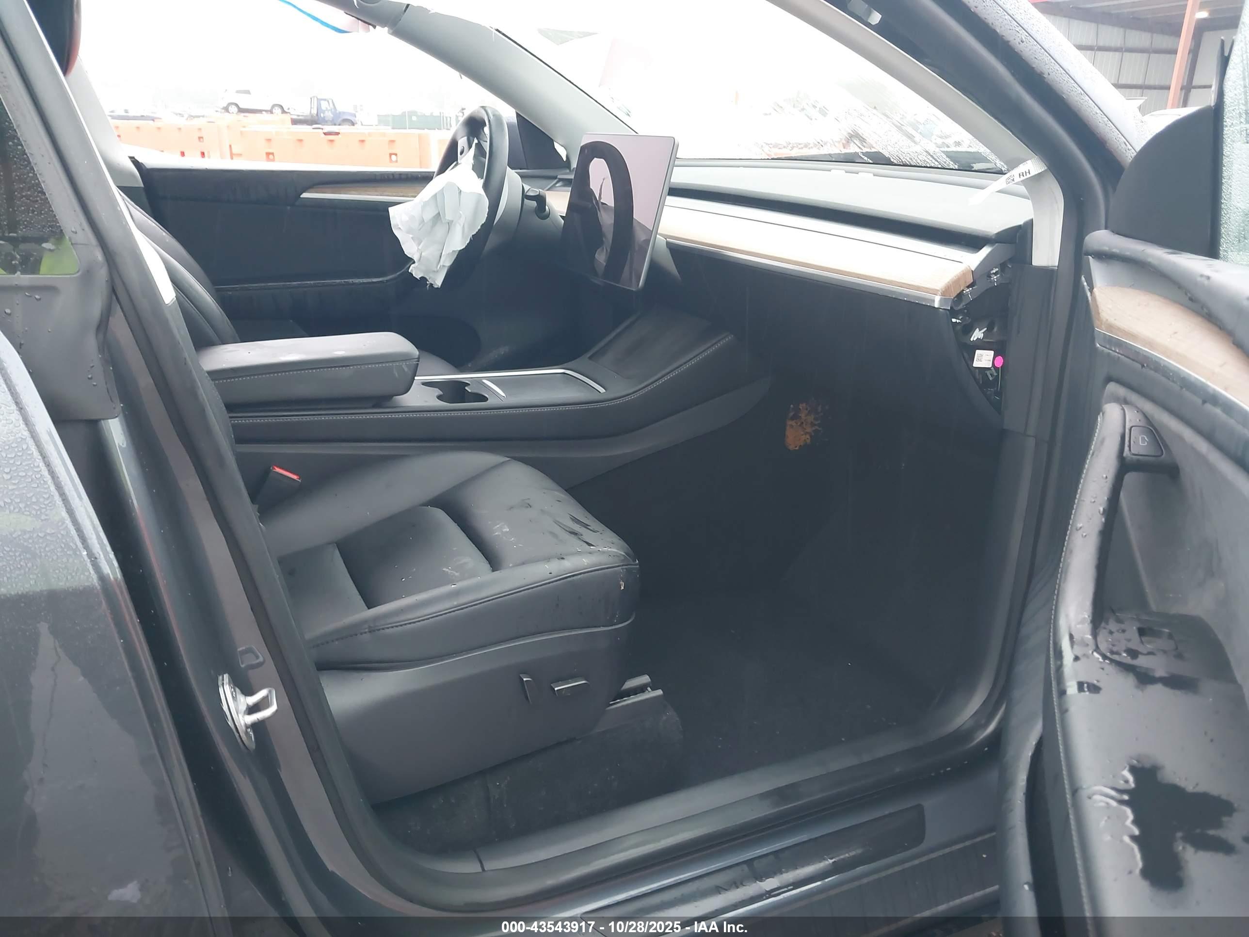 TESLA MODEL image 5