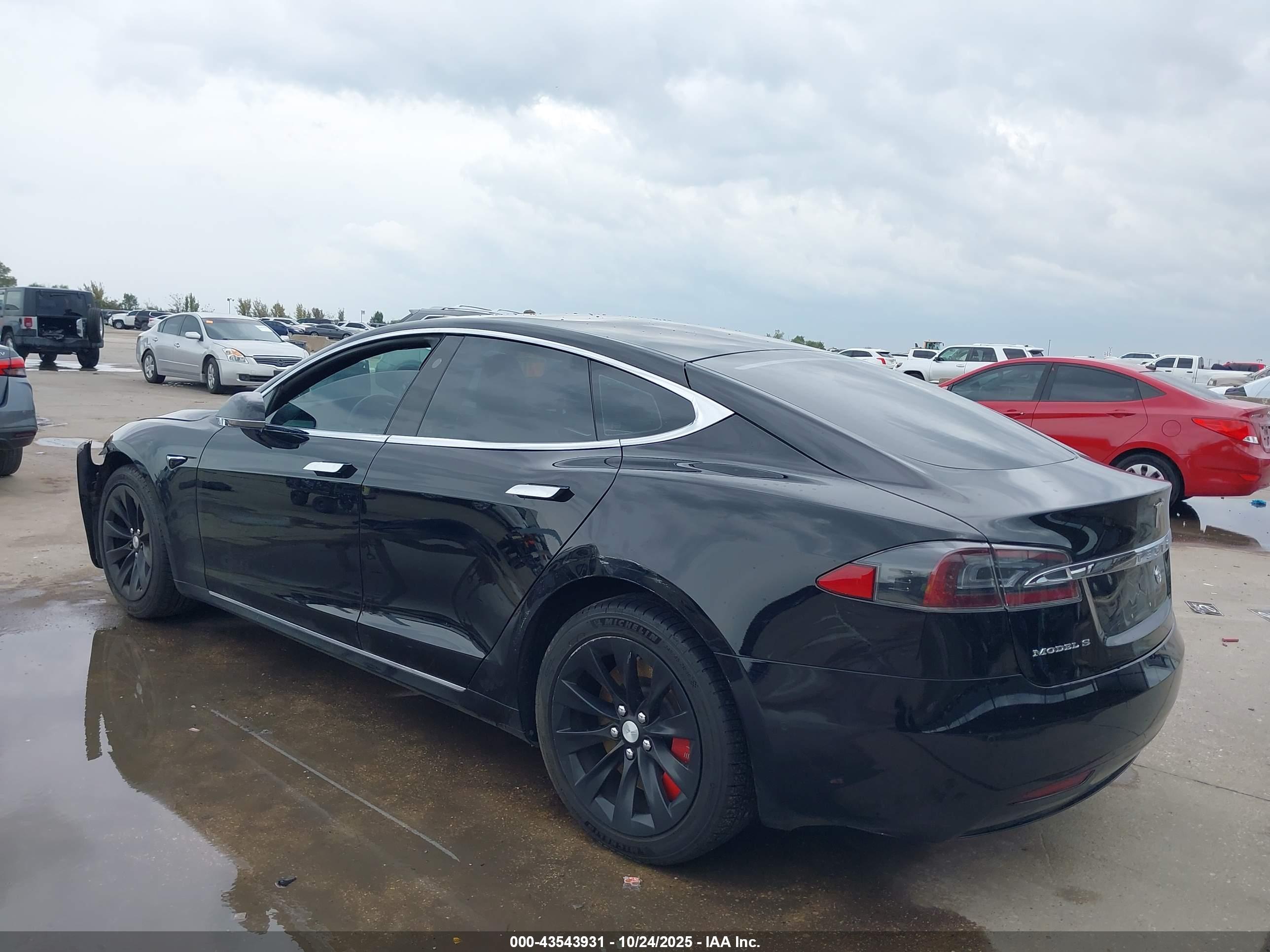 TESLA MODEL image 3