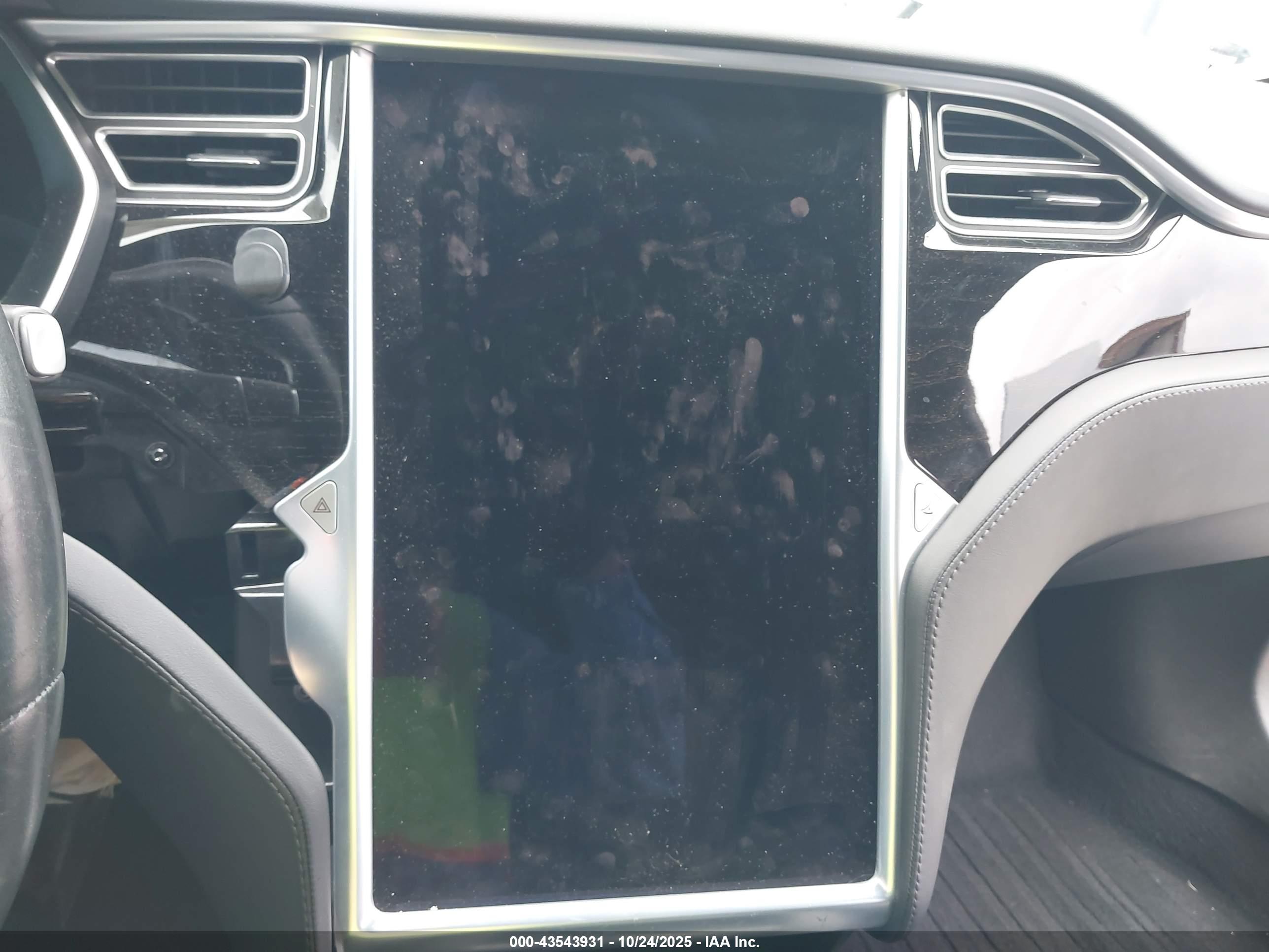 TESLA MODEL image 7