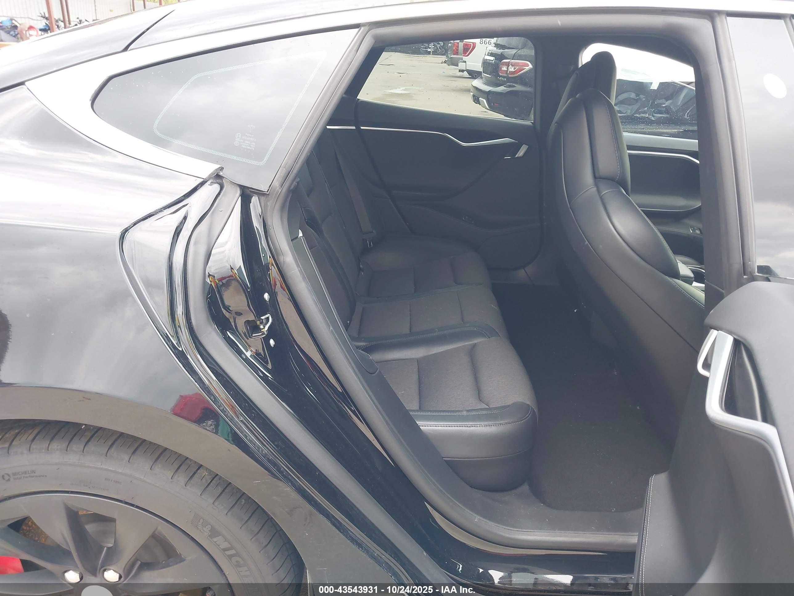 TESLA MODEL image 8