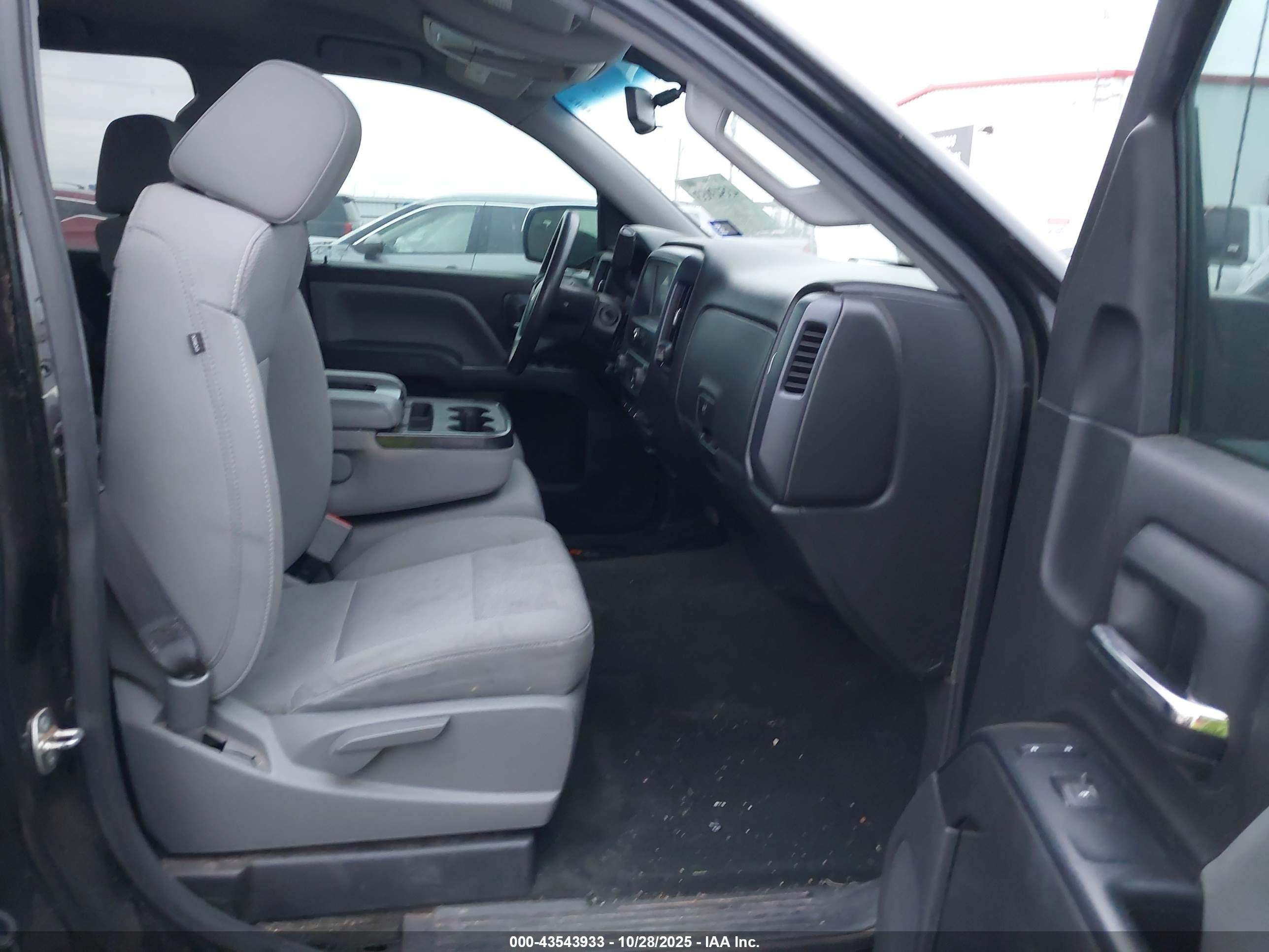 CHEVROLET SILVERADO image 5
