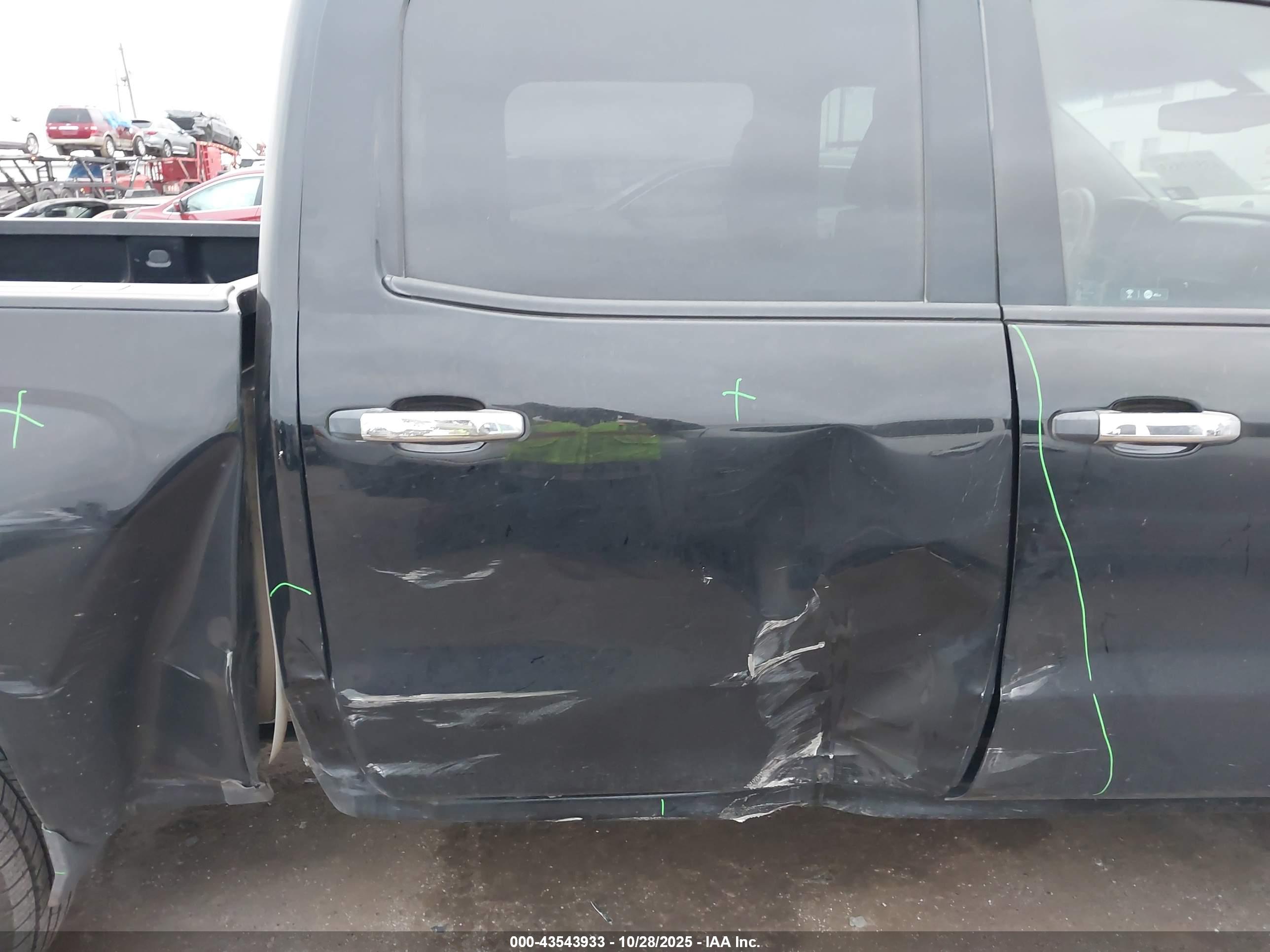 CHEVROLET SILVERADO image 6