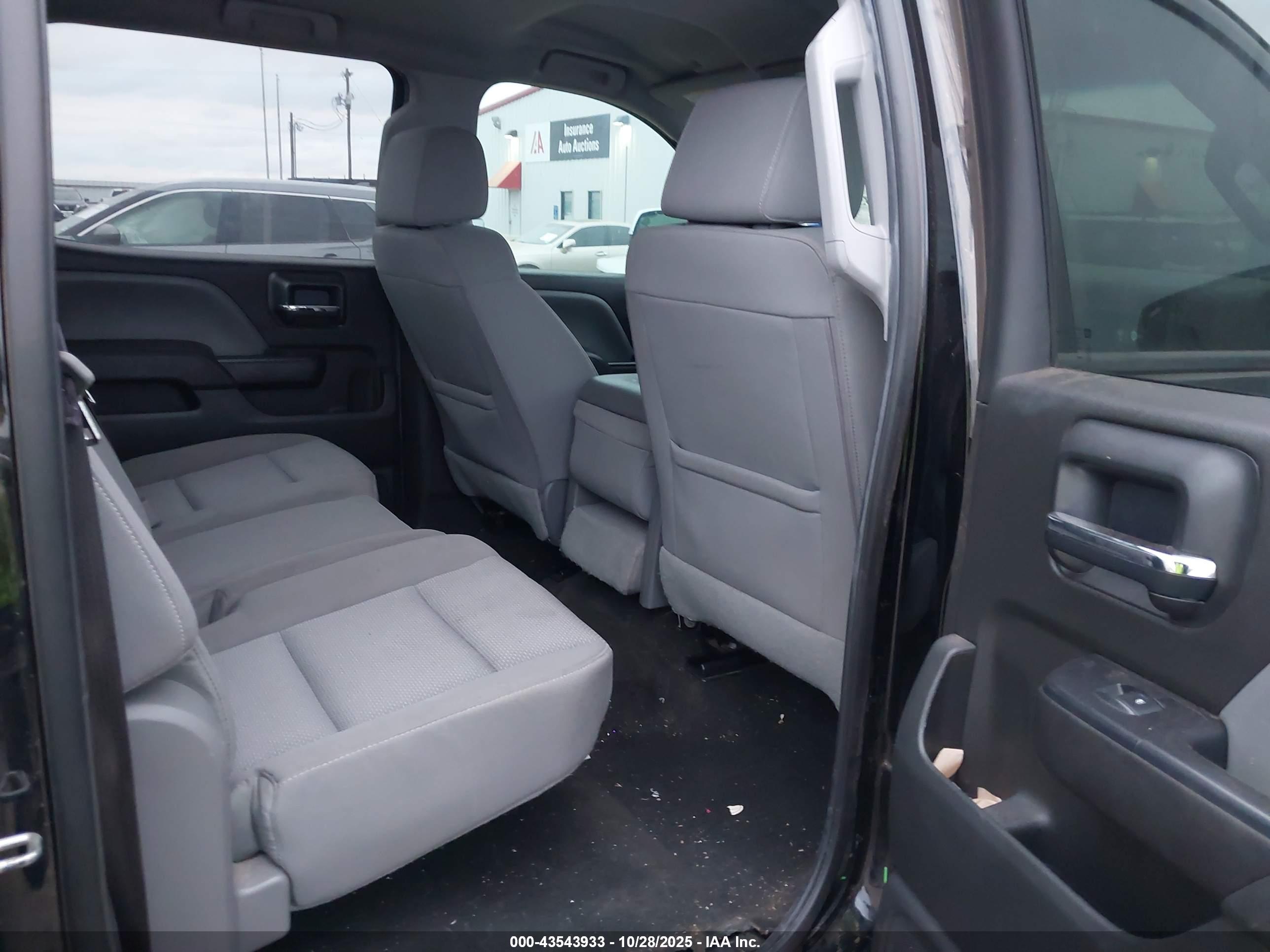 CHEVROLET SILVERADO image 8