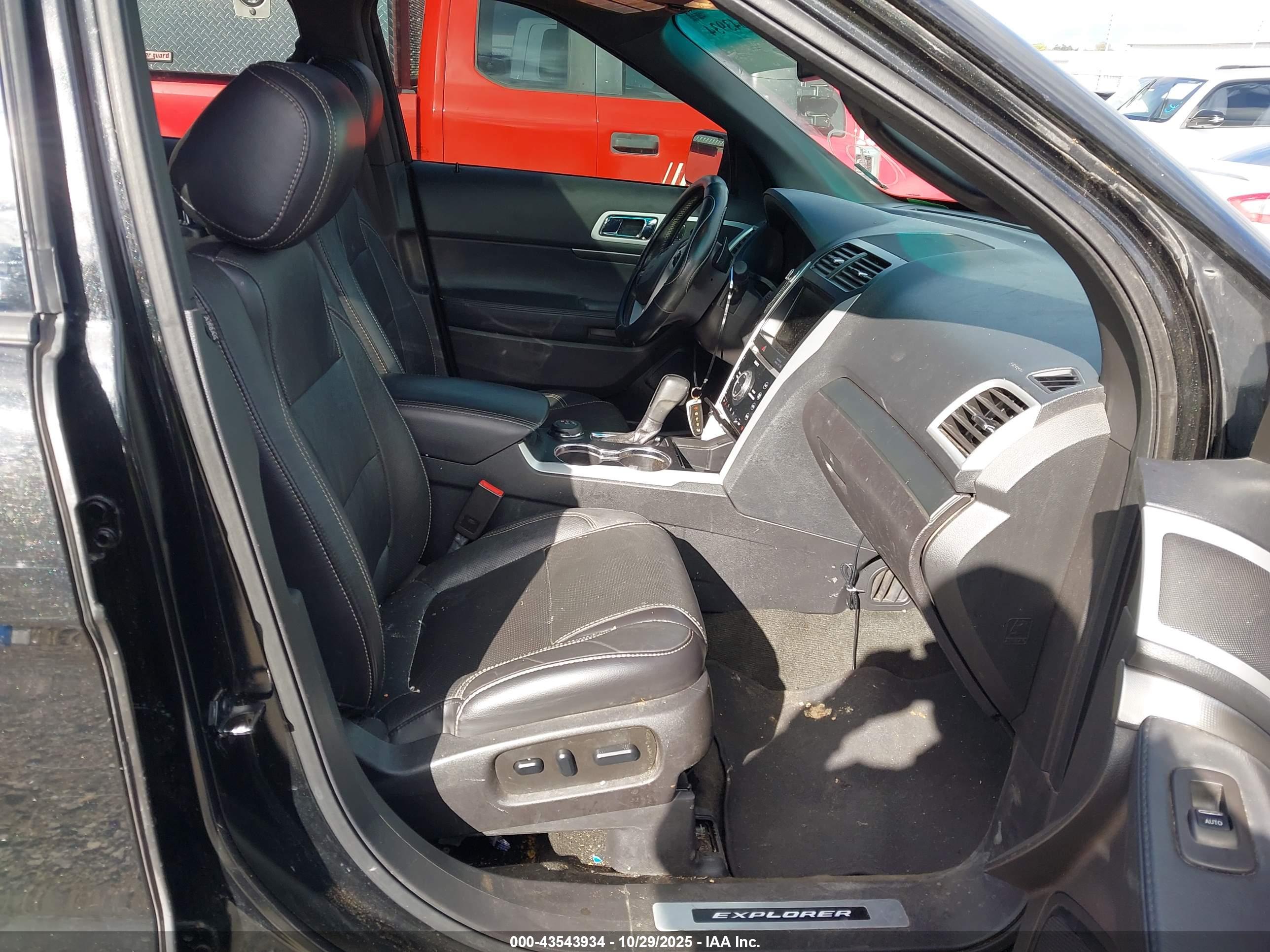 FORD EXPLORER image 5