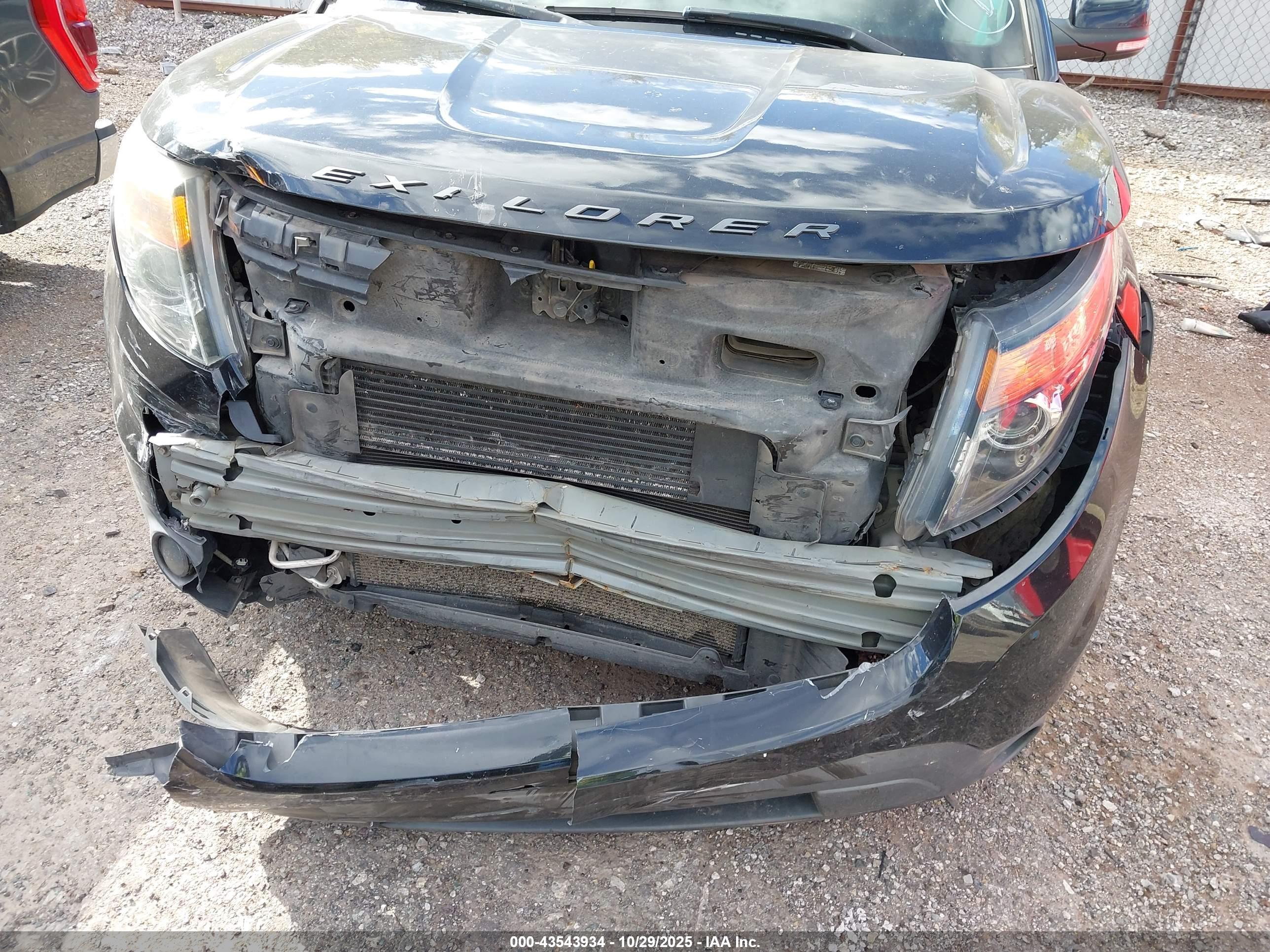 FORD EXPLORER image 6