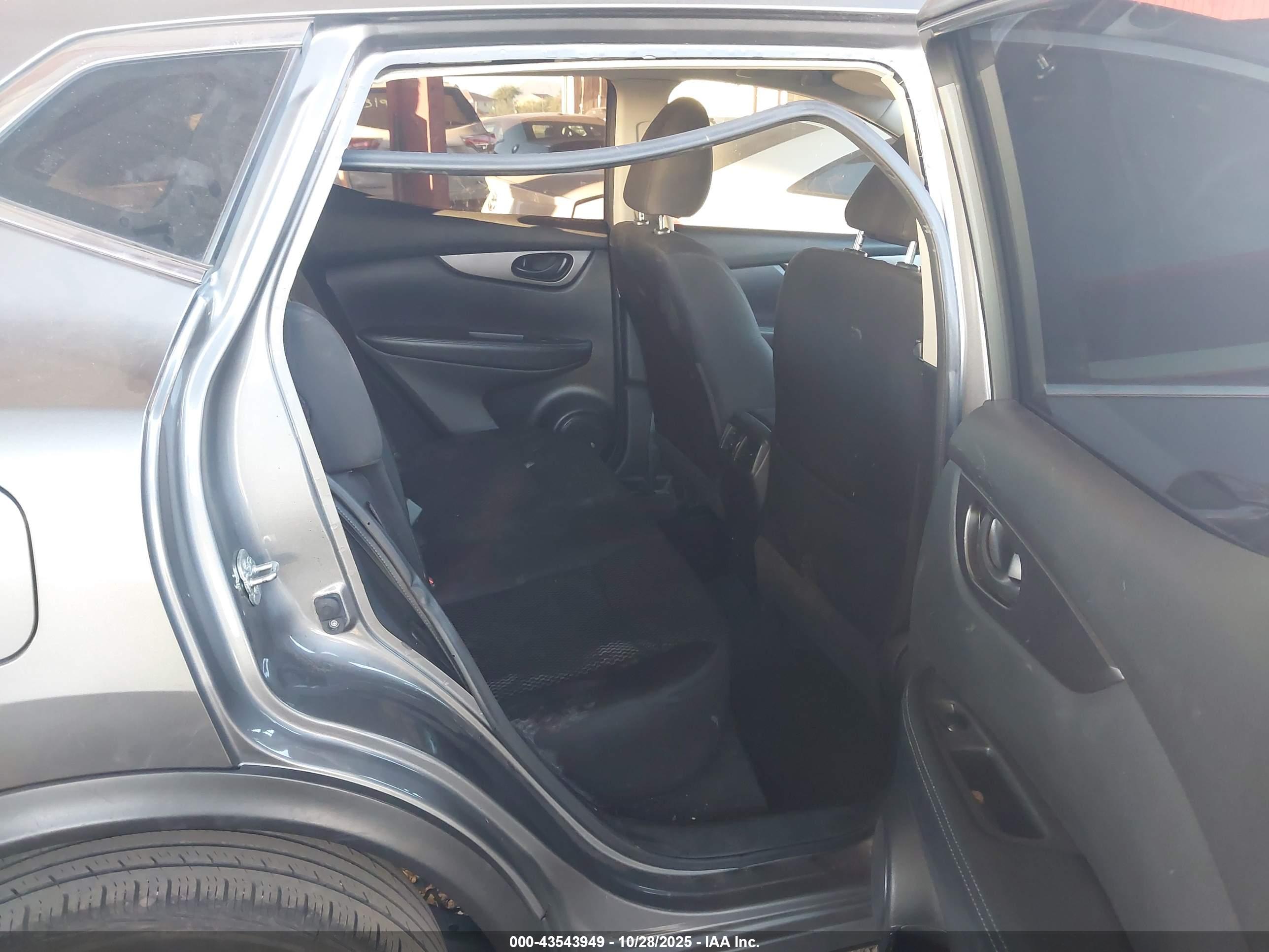 NISSAN ROGUE image 8