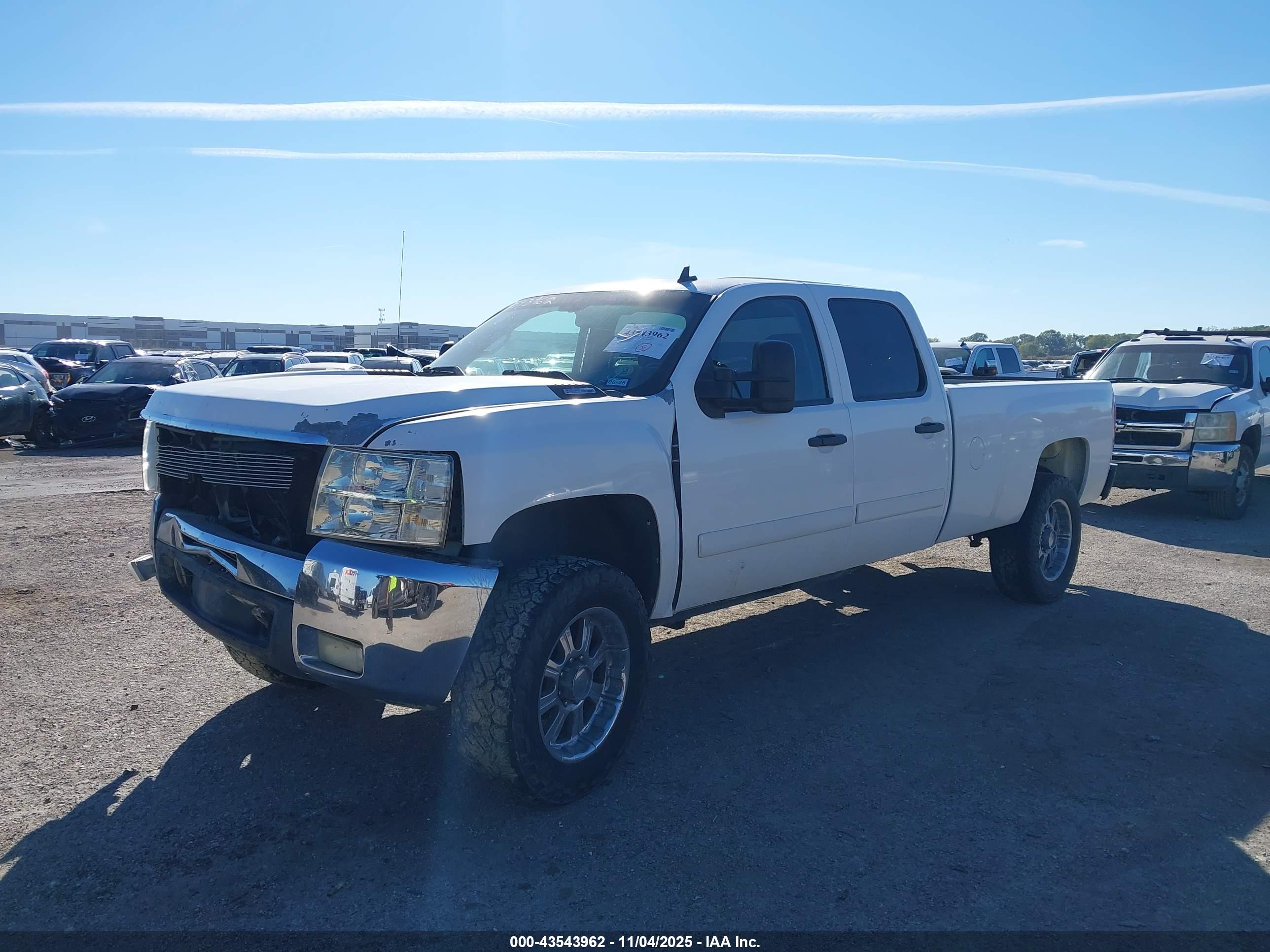 CHEVROLET SILVERADO image 2