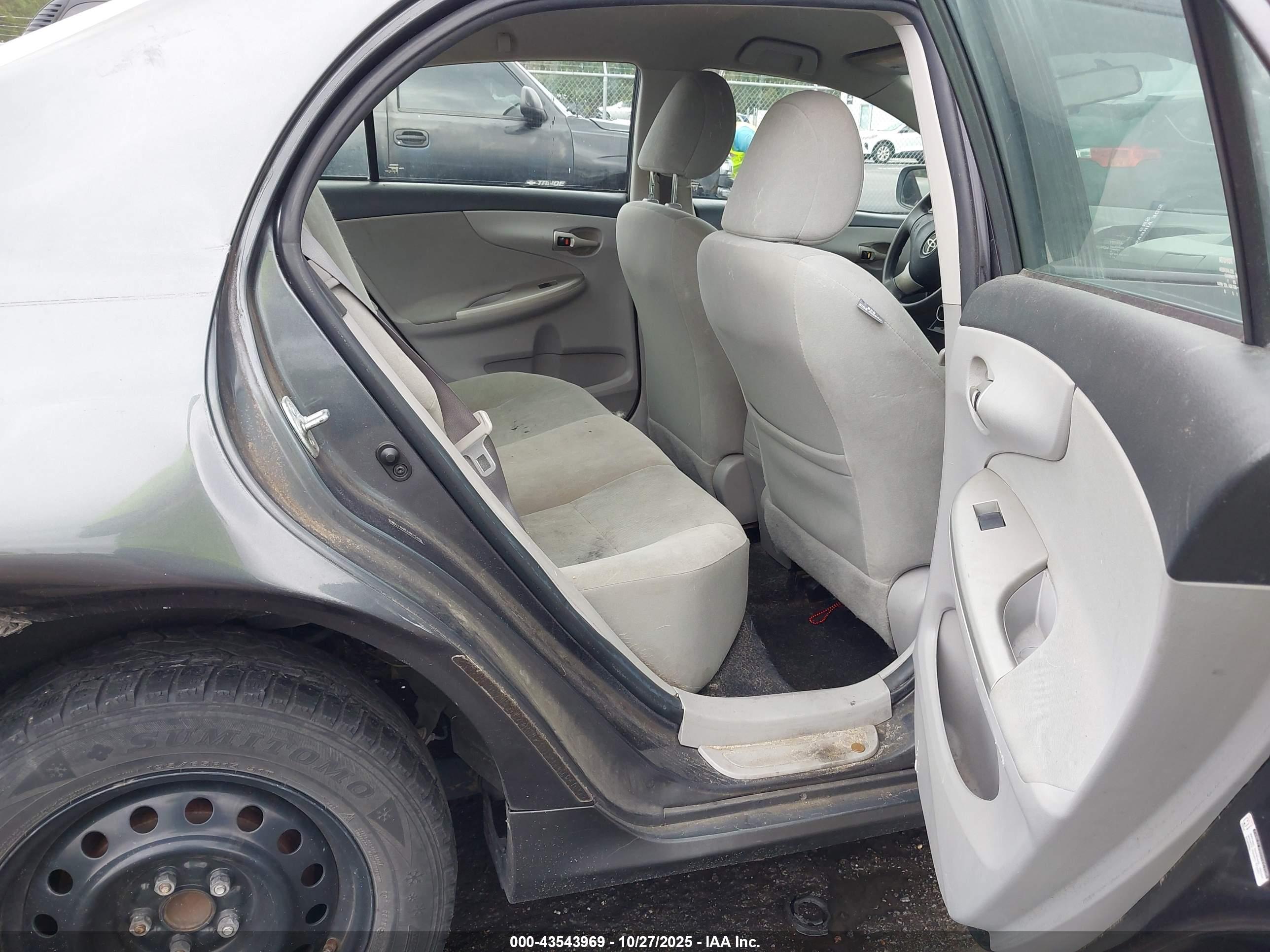 TOYOTA COROLLA image 8