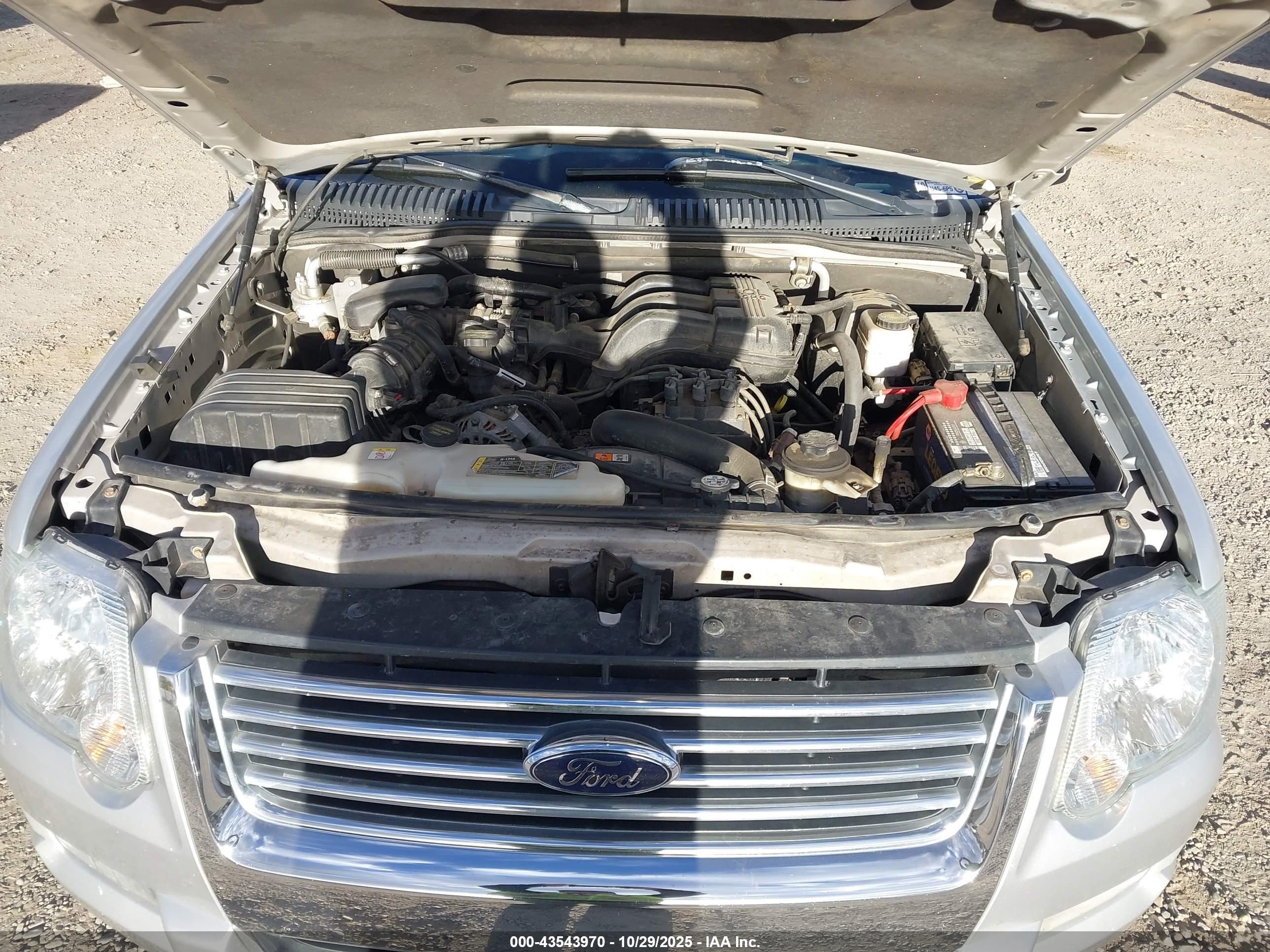 FORD EXPLORER image 10