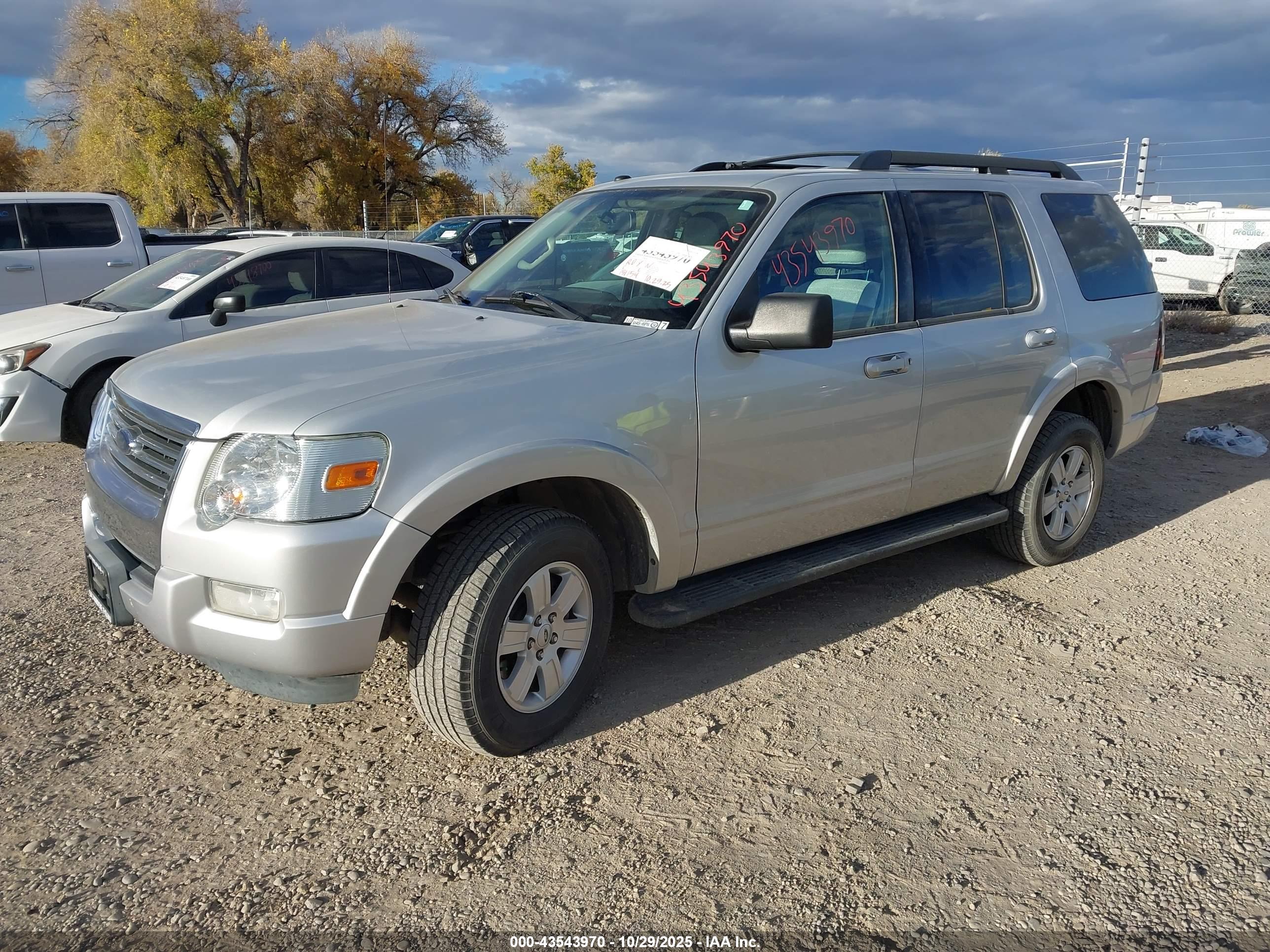 FORD EXPLORER image 2