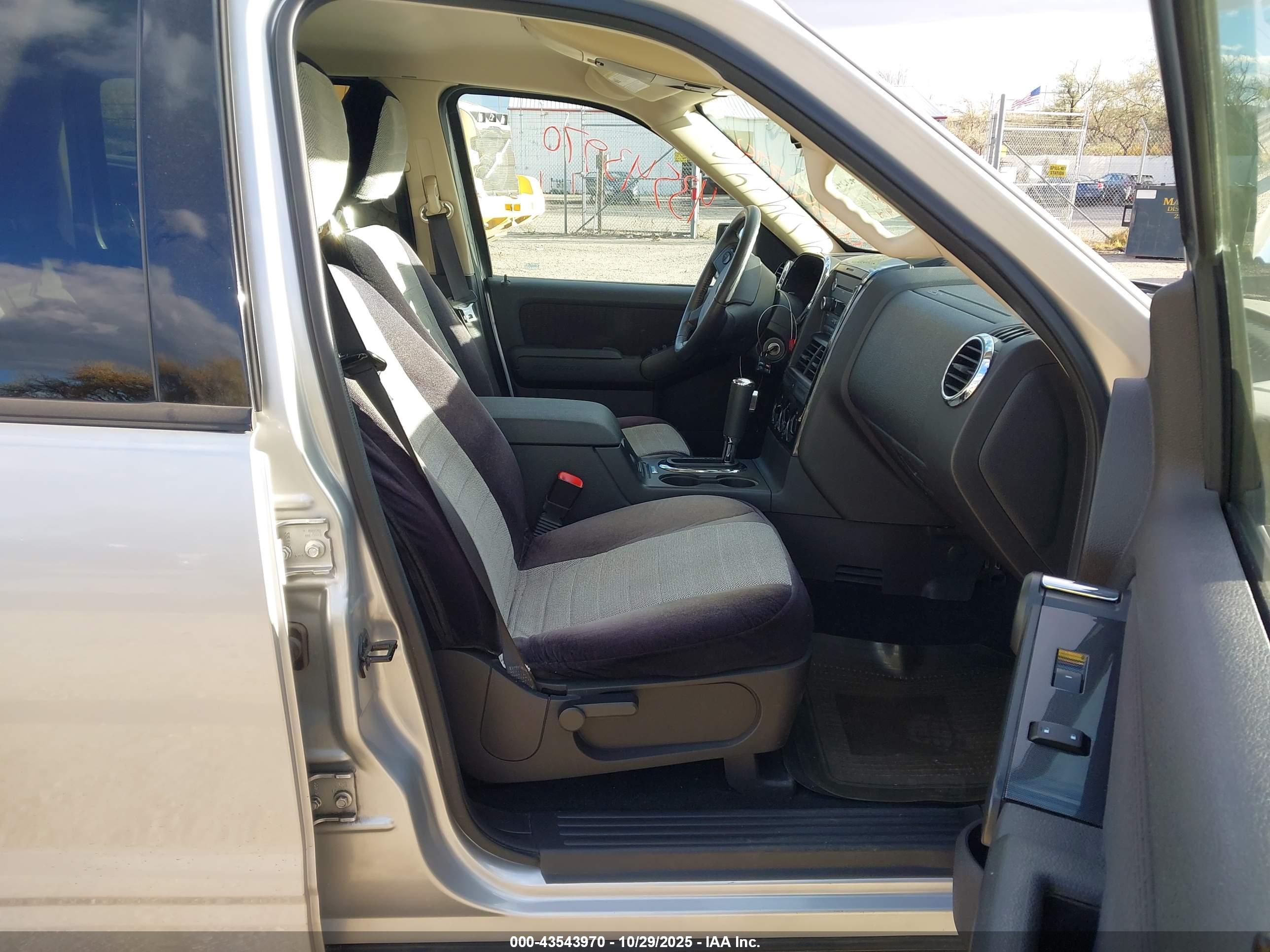 FORD EXPLORER image 5