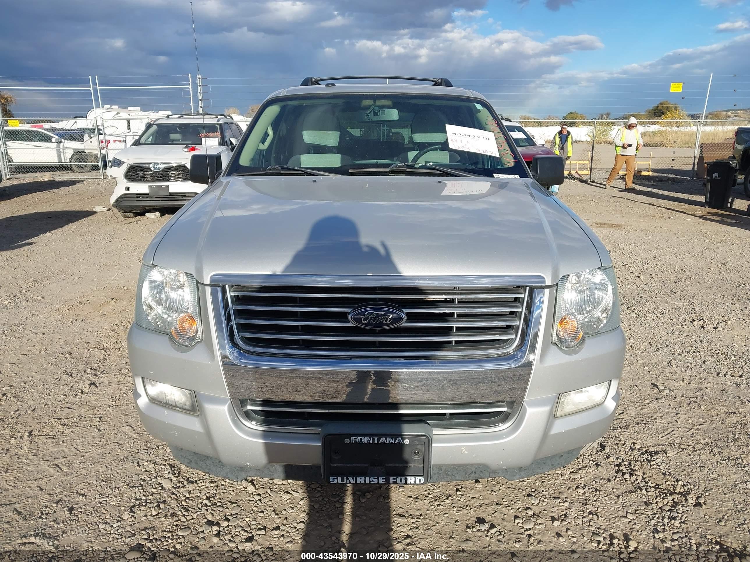 FORD EXPLORER image 6