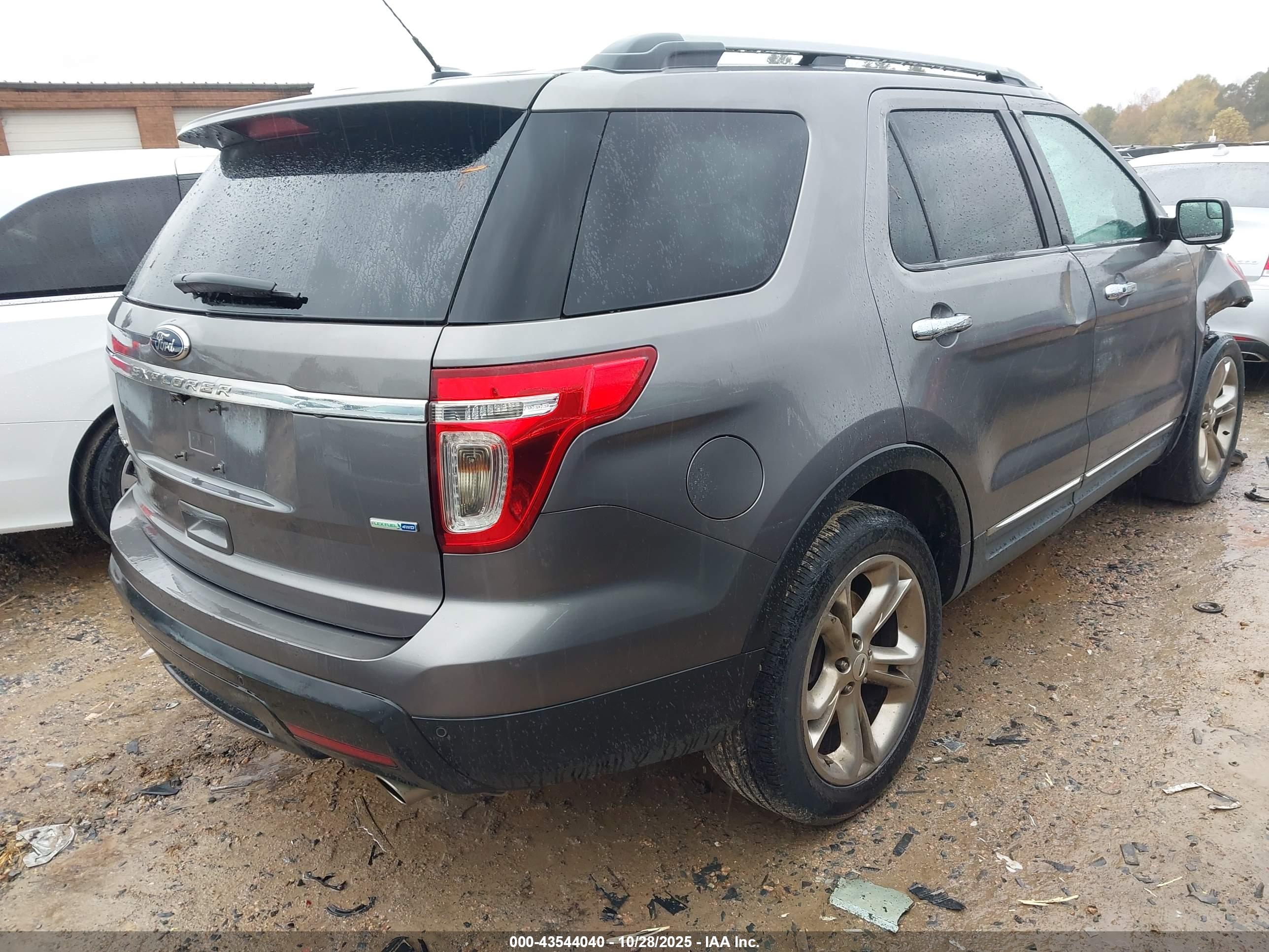 FORD EXPLORER image 4