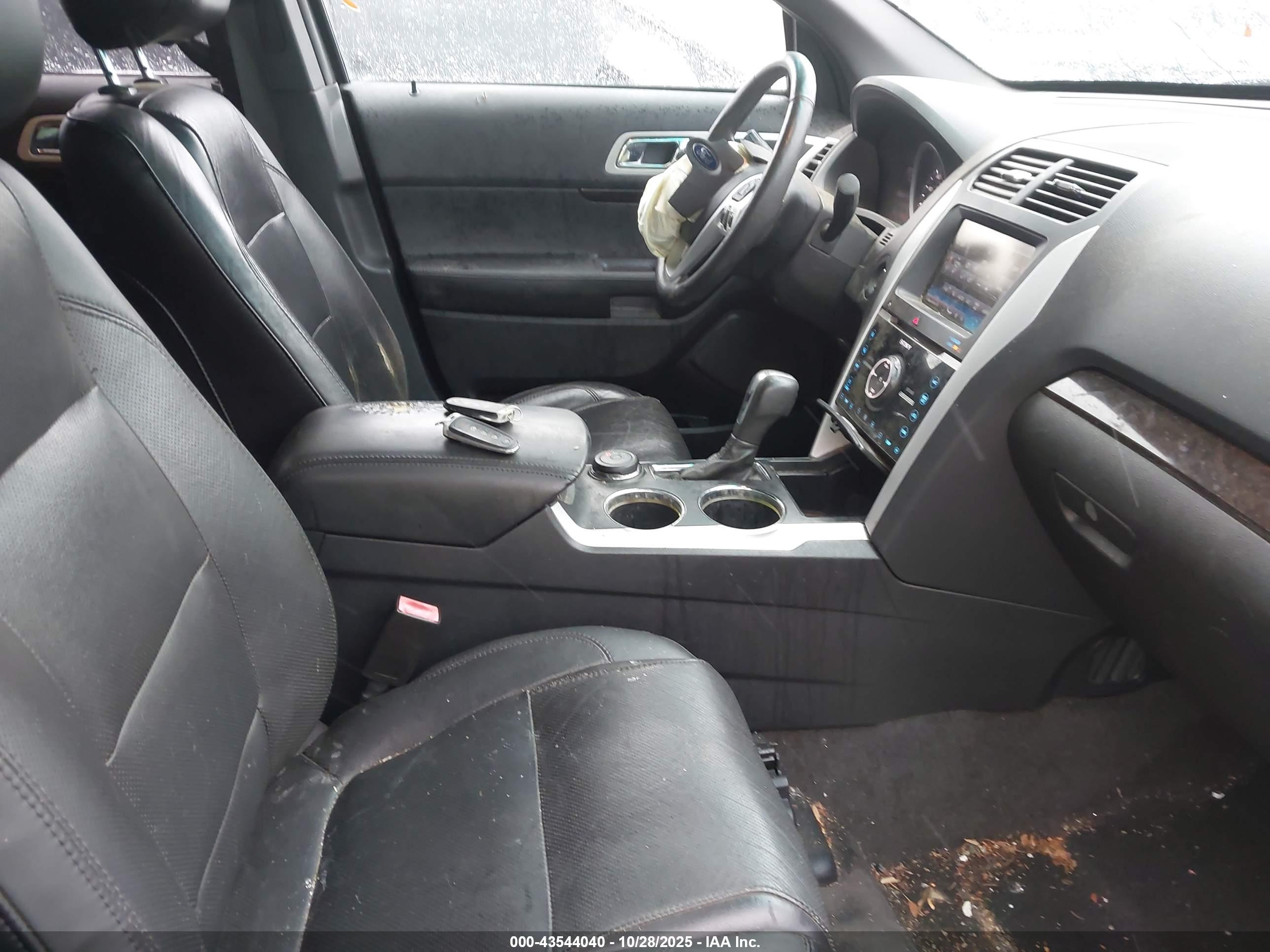 FORD EXPLORER image 5