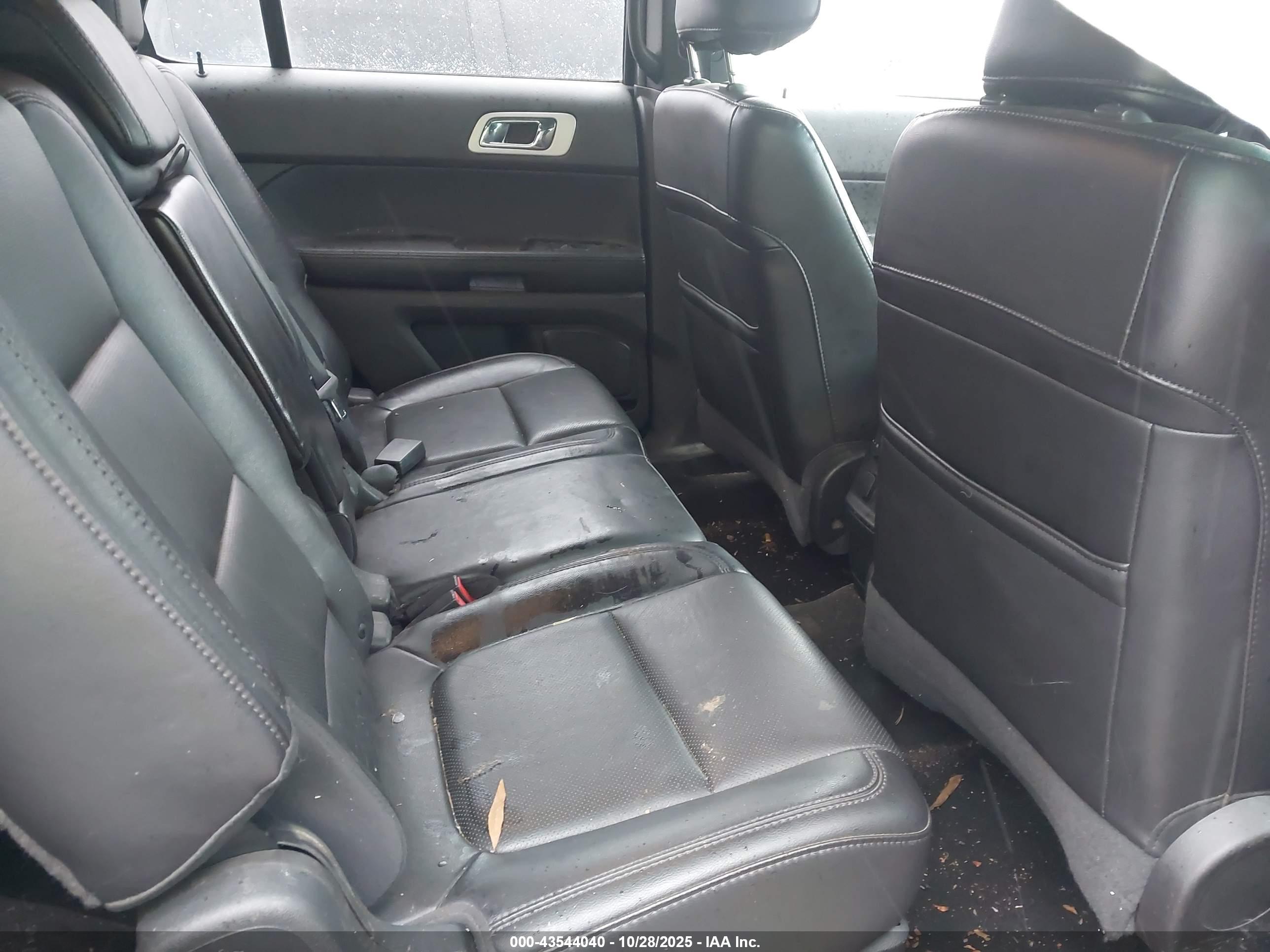 FORD EXPLORER image 8
