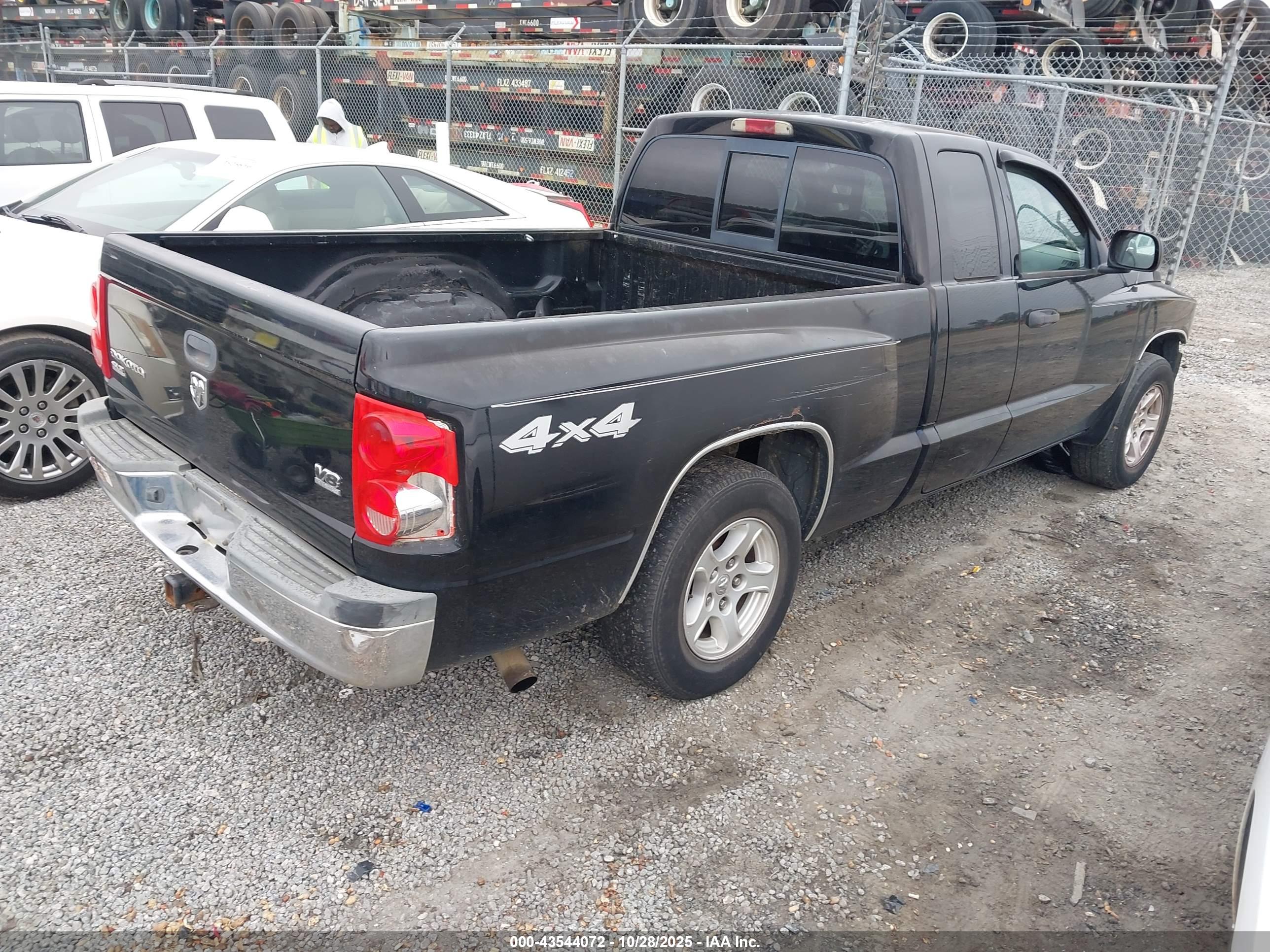 DODGE DAKOTA image 4