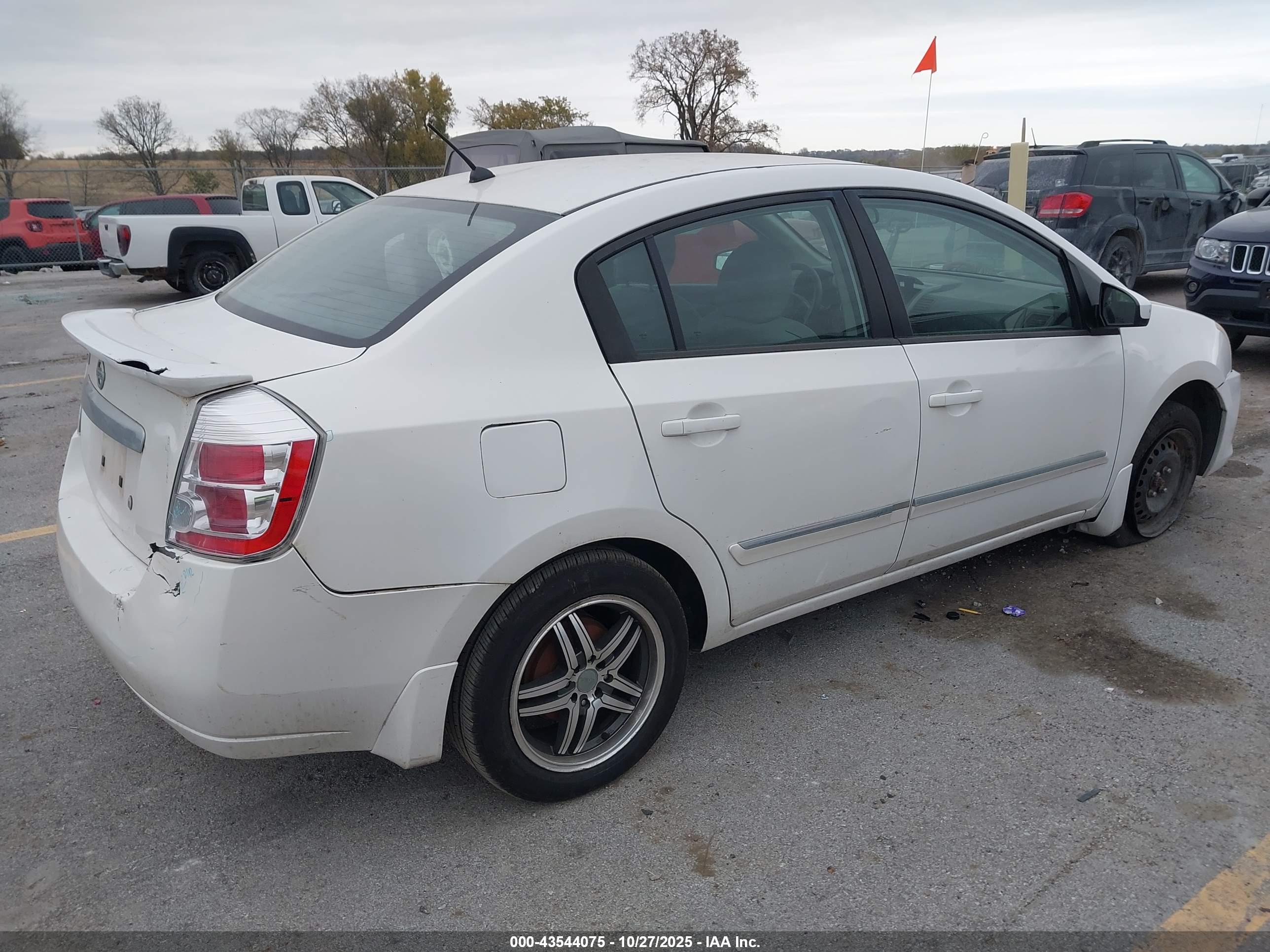 NISSAN SENTRA image 4