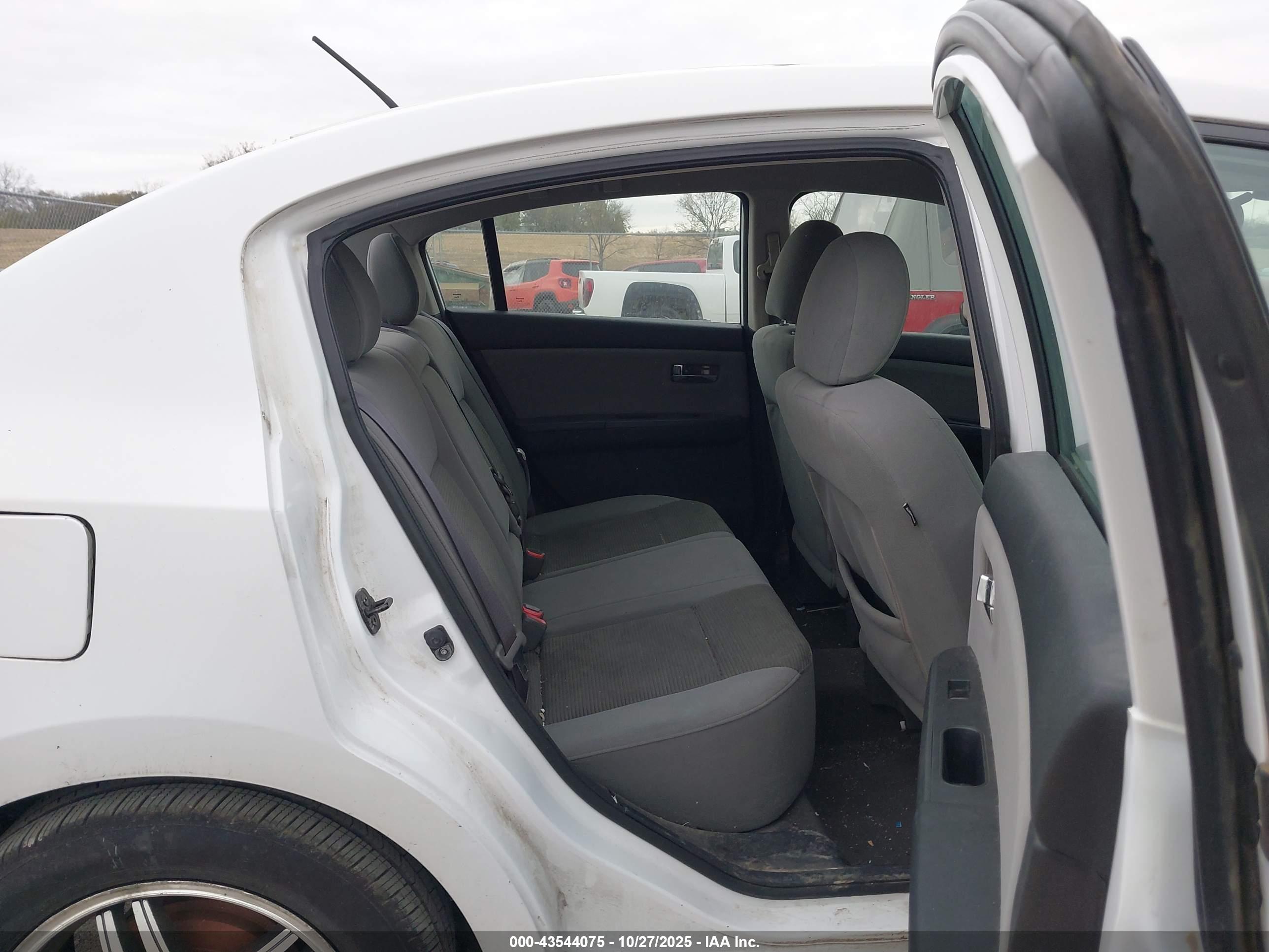 NISSAN SENTRA image 8