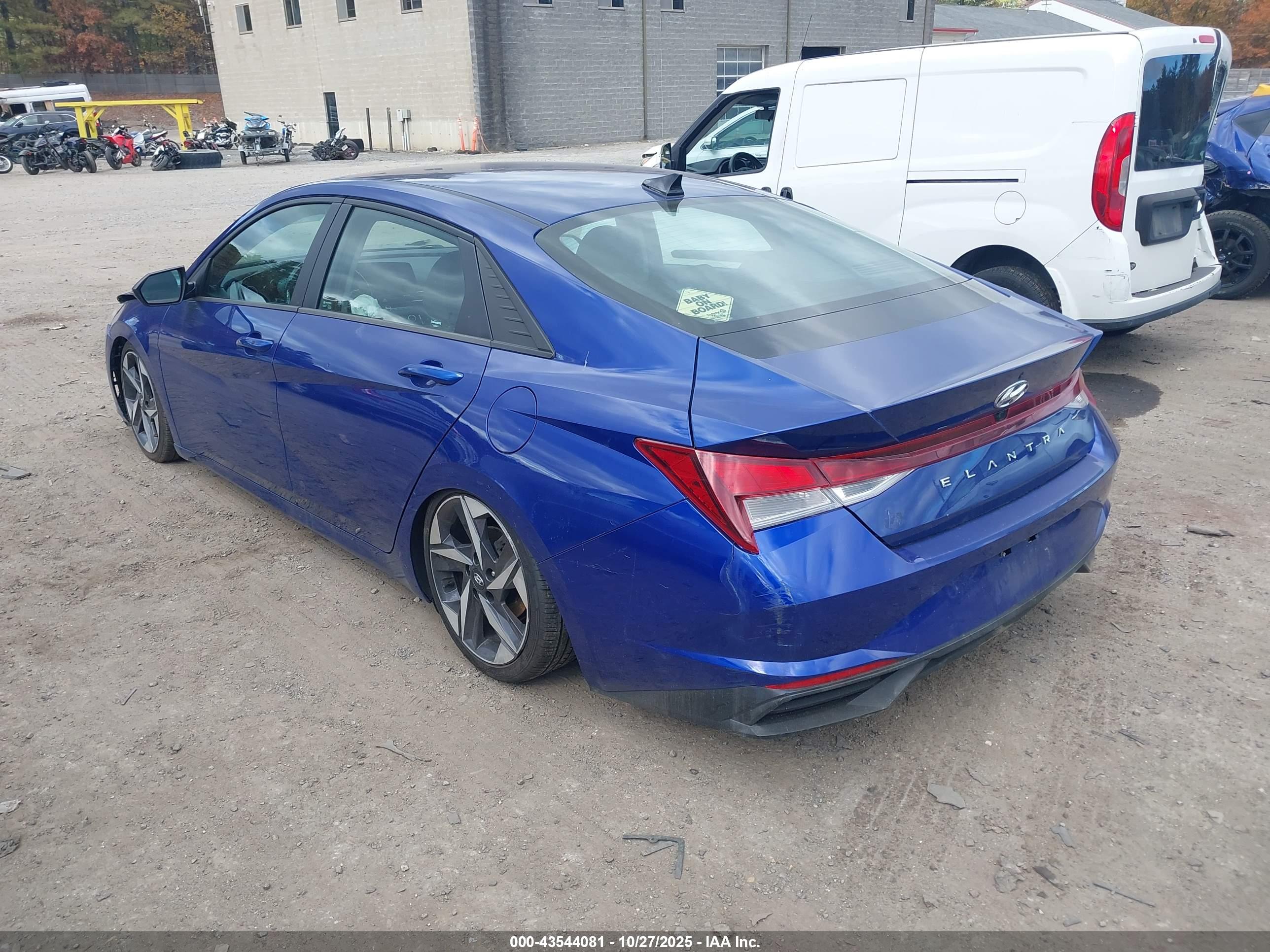 HYUNDAI ELANTRA image 3