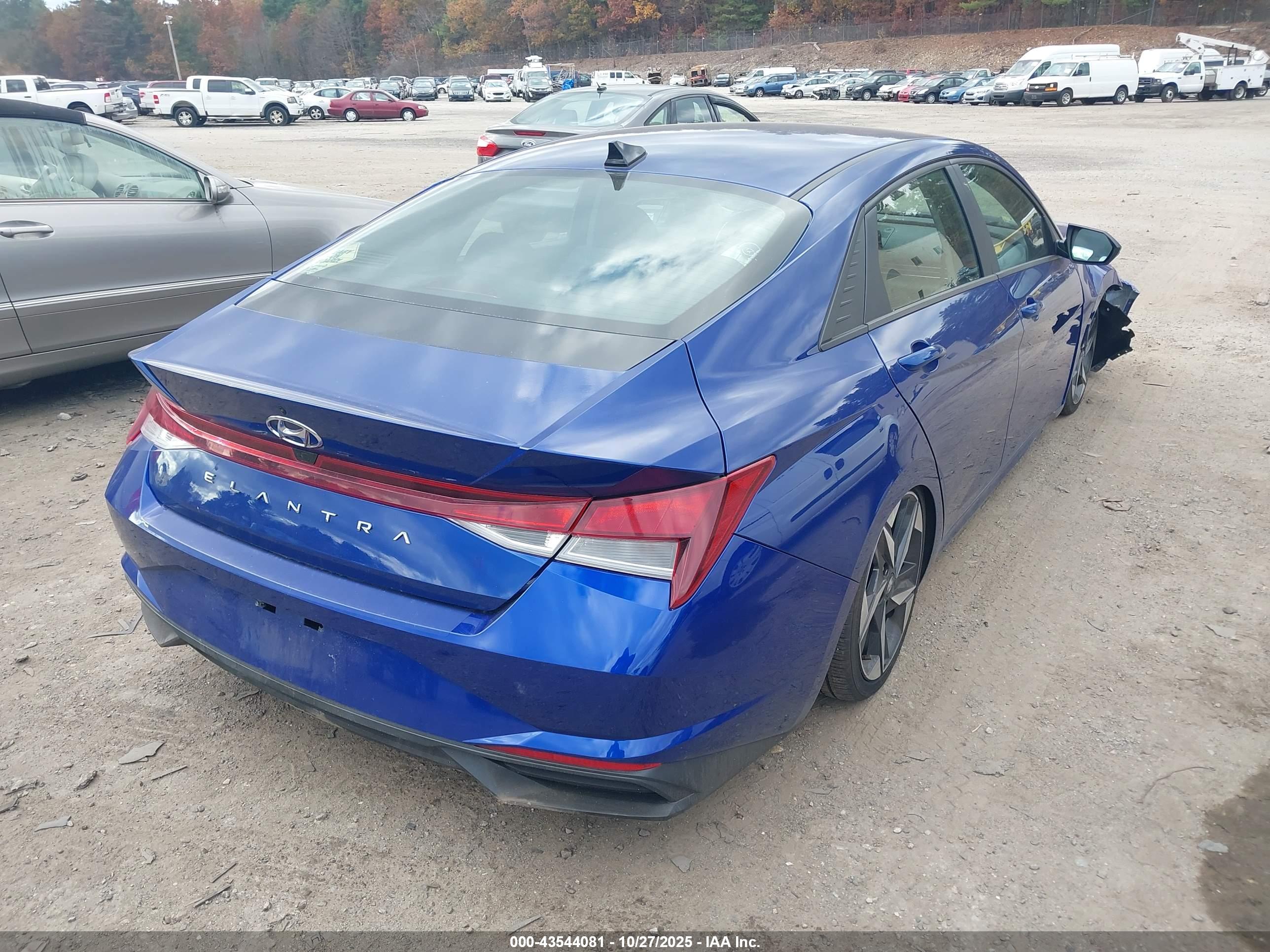 HYUNDAI ELANTRA image 4