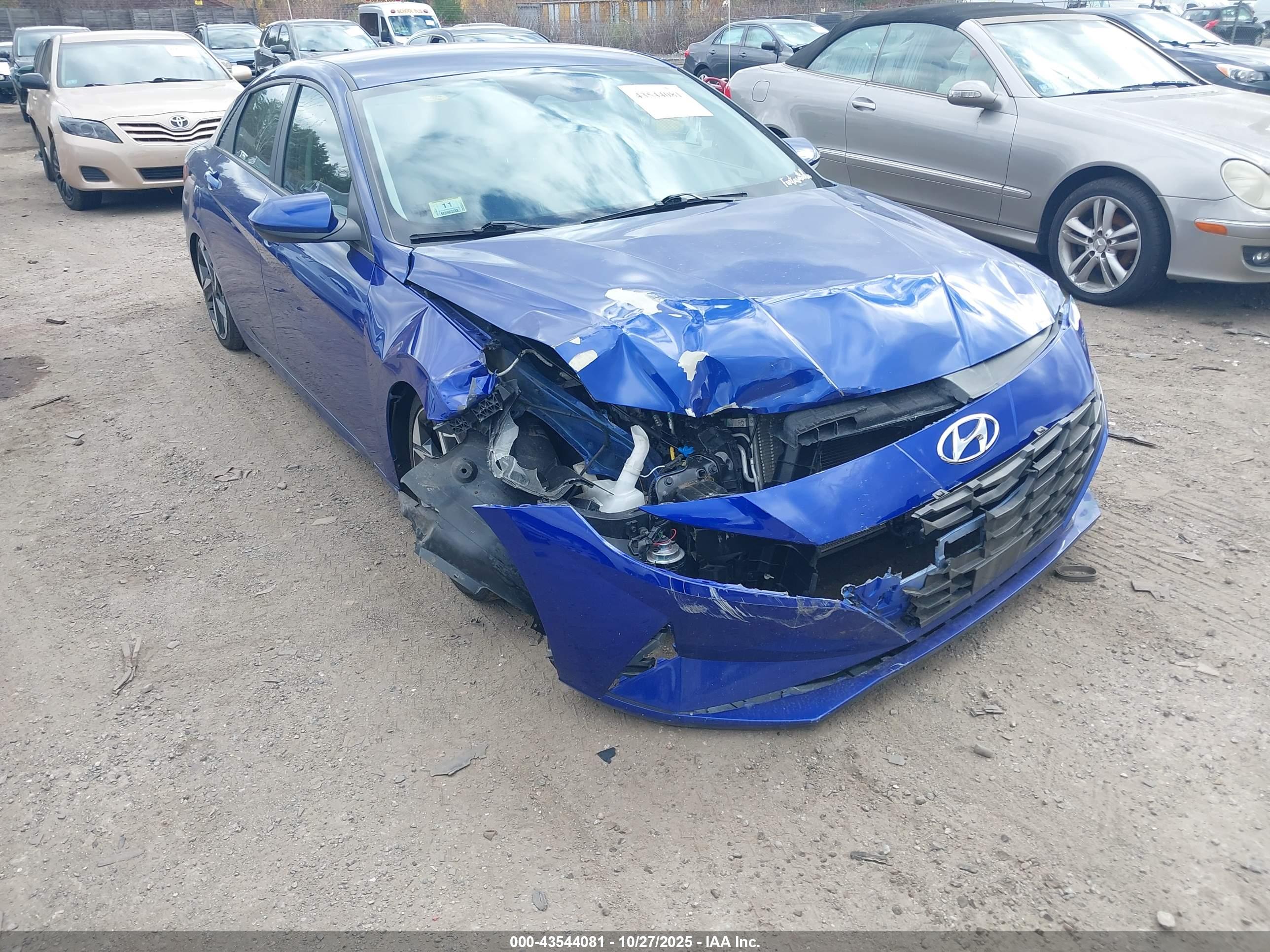 HYUNDAI ELANTRA image 6