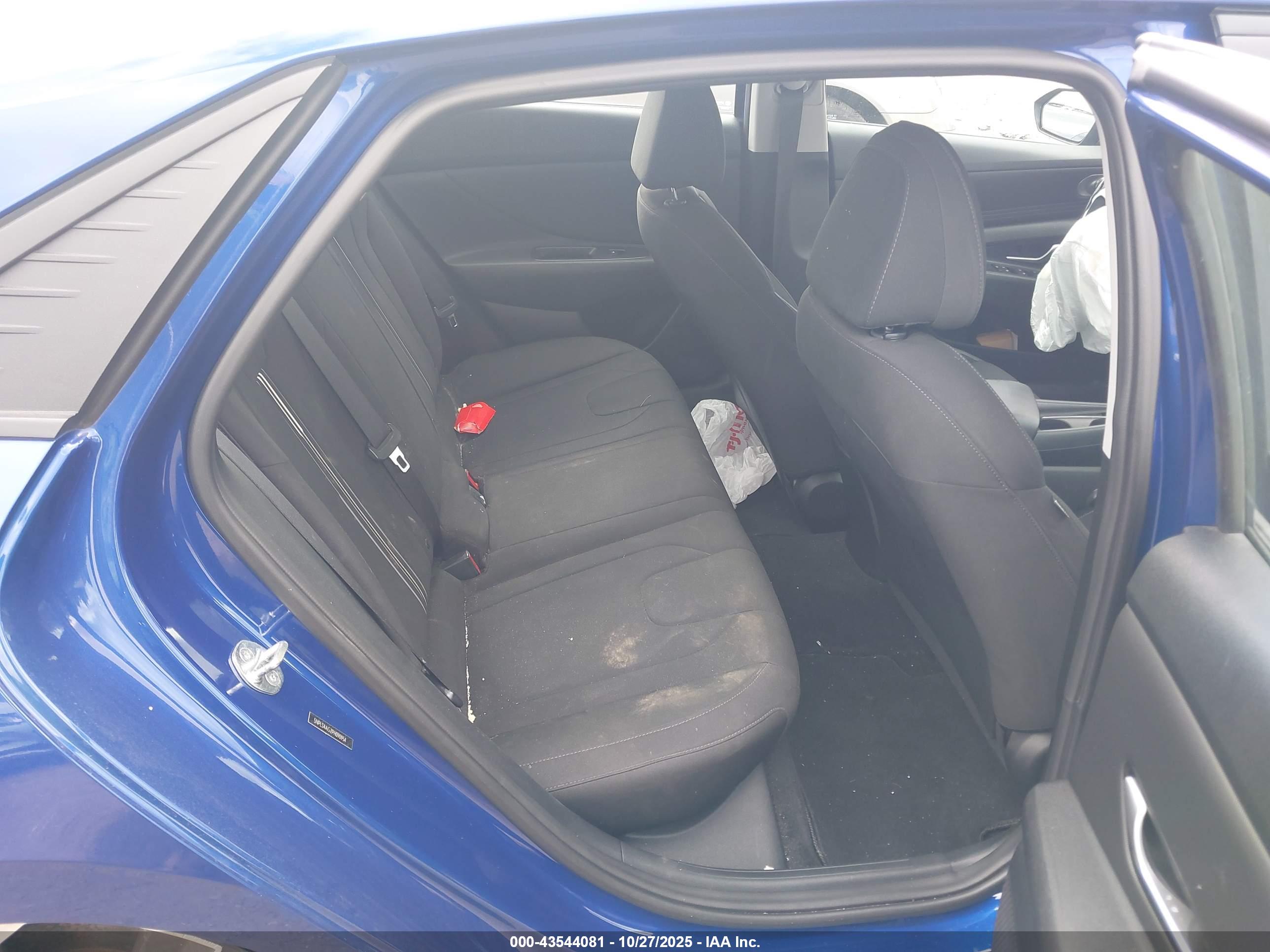 HYUNDAI ELANTRA image 8
