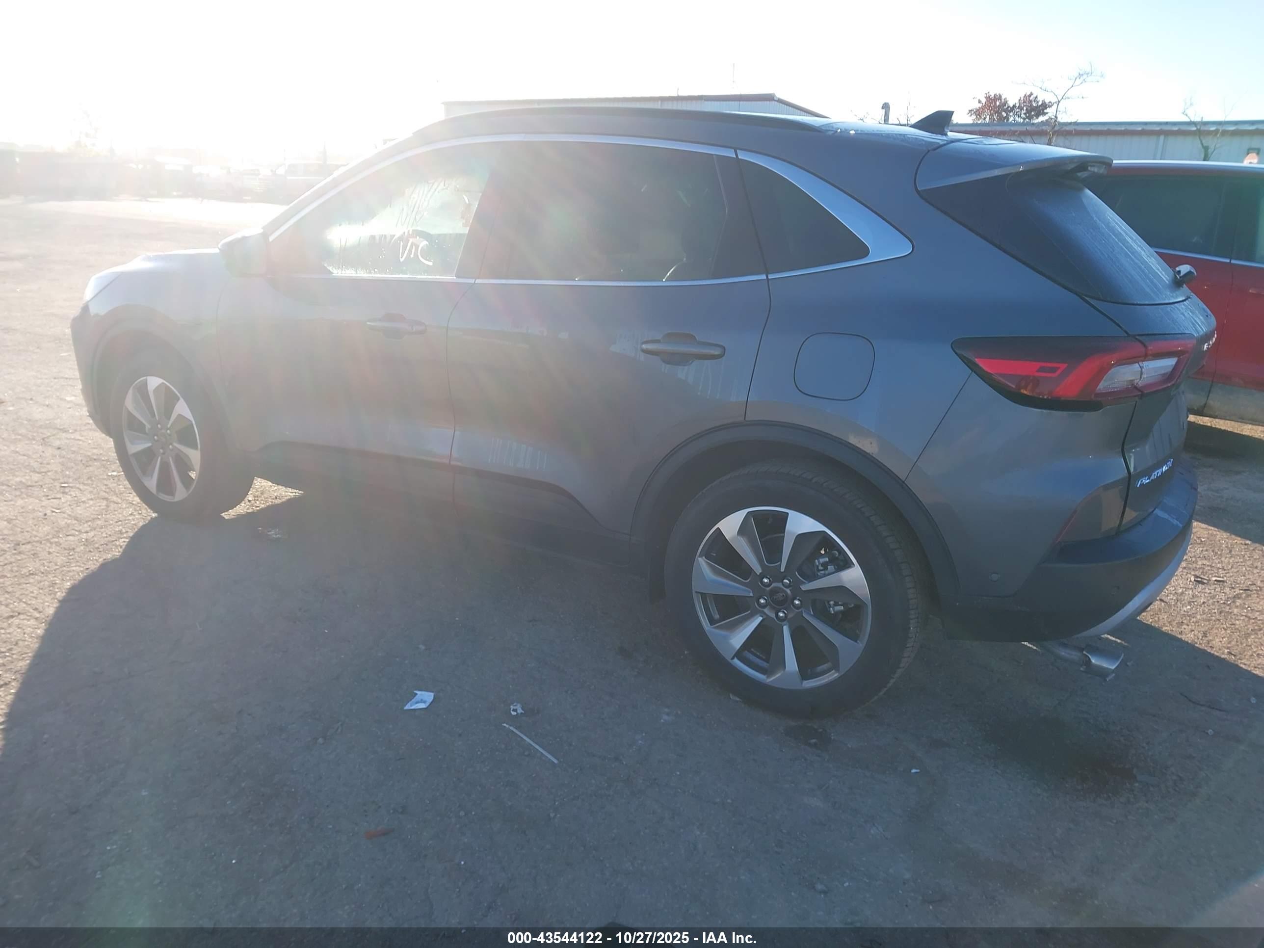 FORD ESCAPE image 3