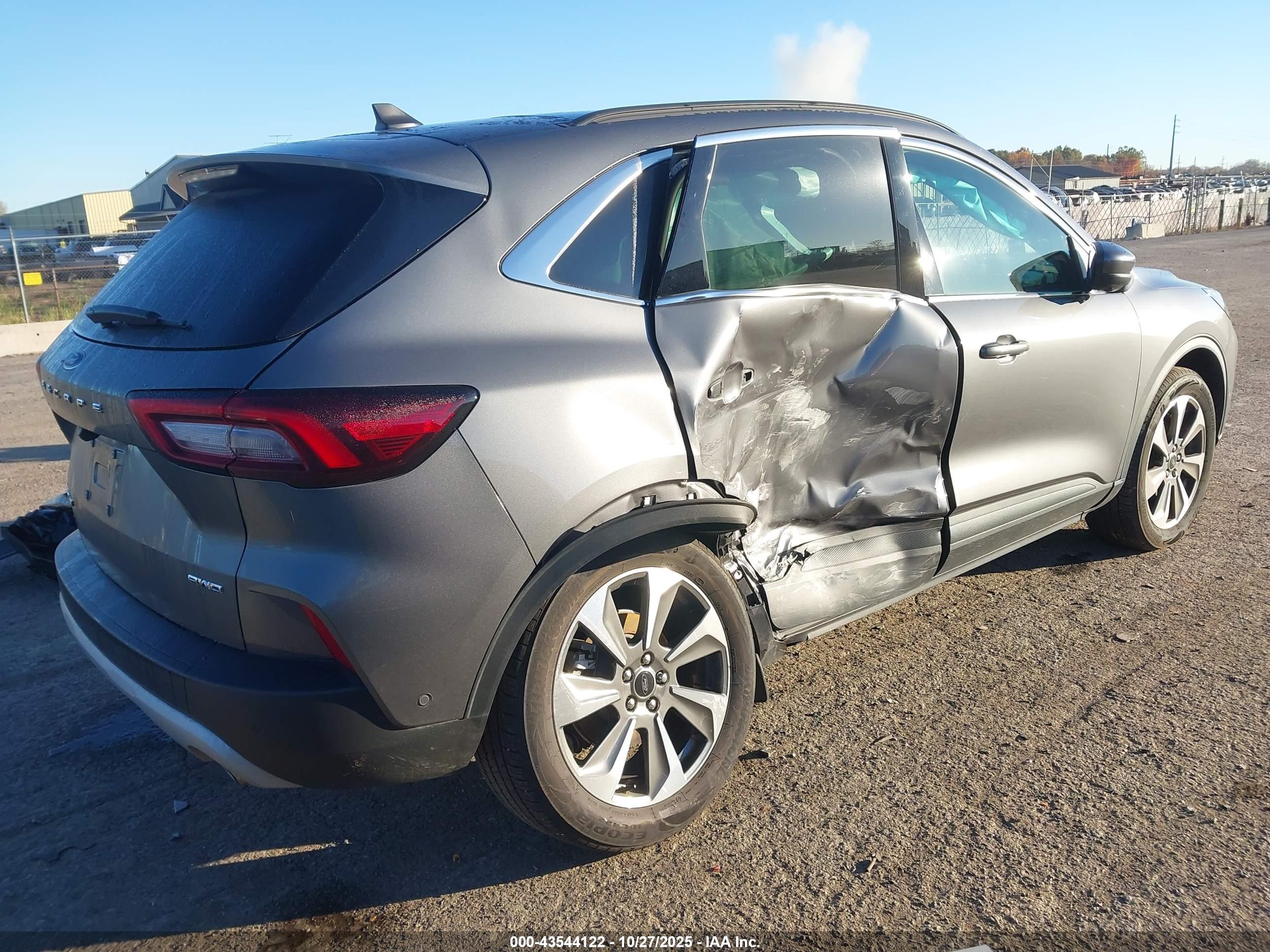 FORD ESCAPE image 4