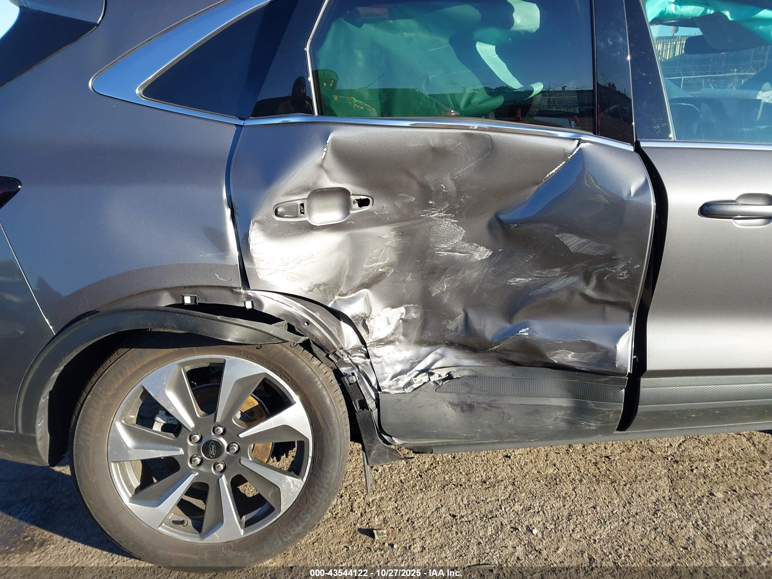 FORD ESCAPE image 6