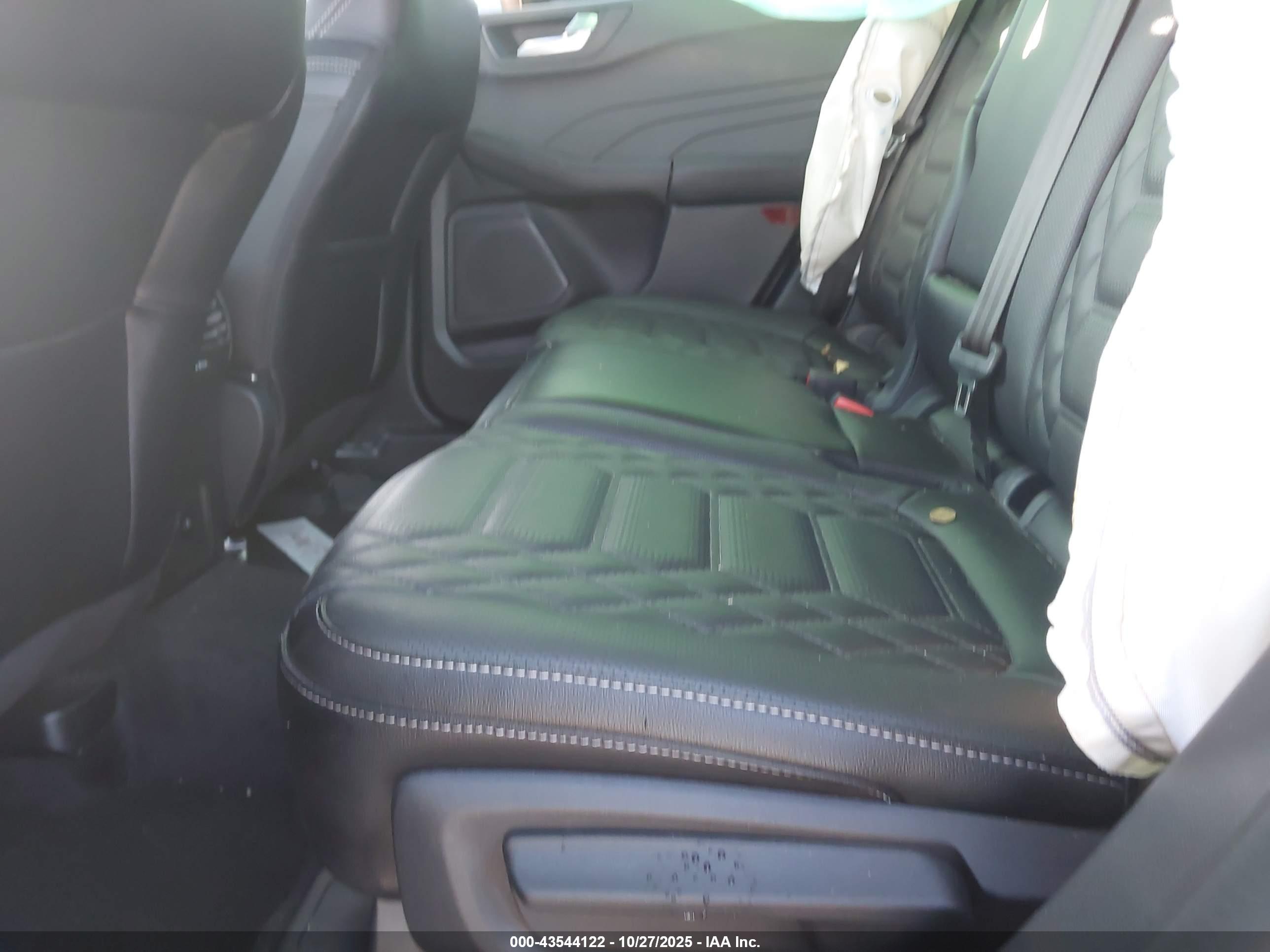 FORD ESCAPE image 8