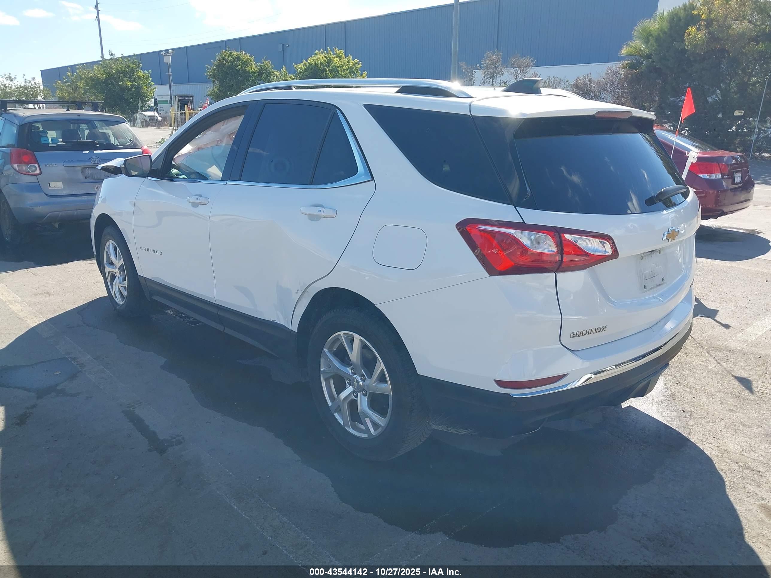 CHEVROLET EQUINOX image 3